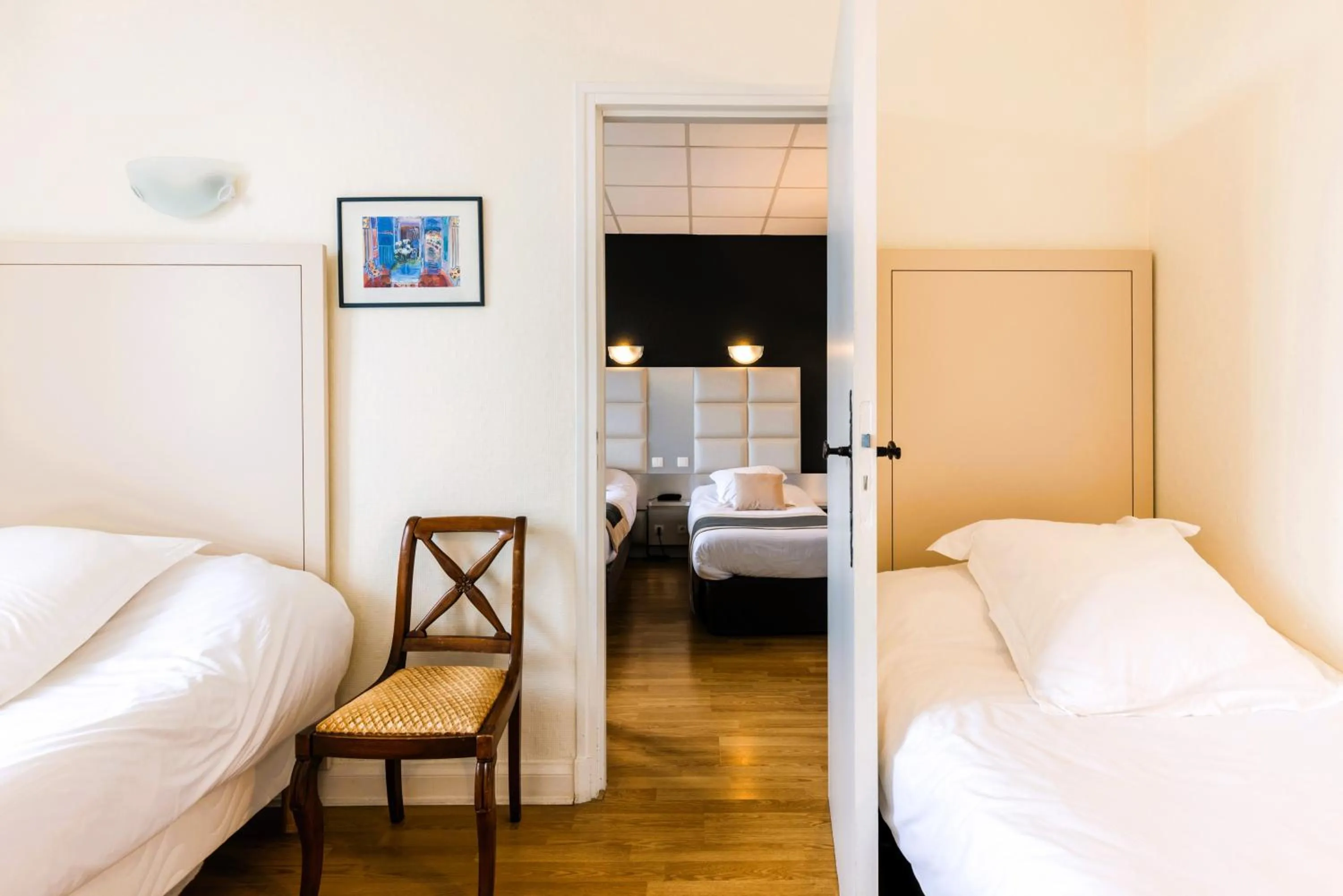 Photo of the whole room, Bed in Le Sablier du Temps