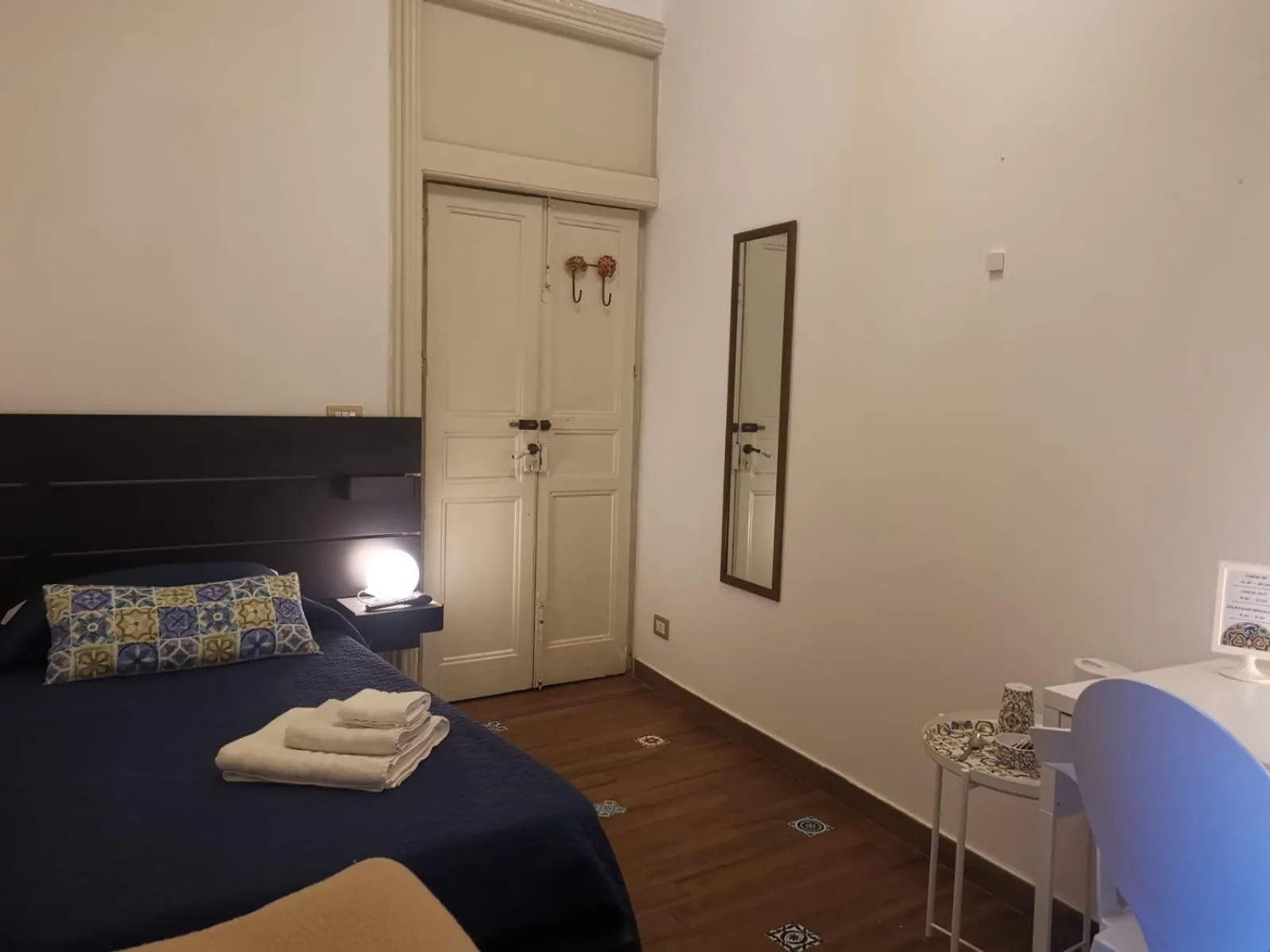 Bedroom, Bed in Del Centro