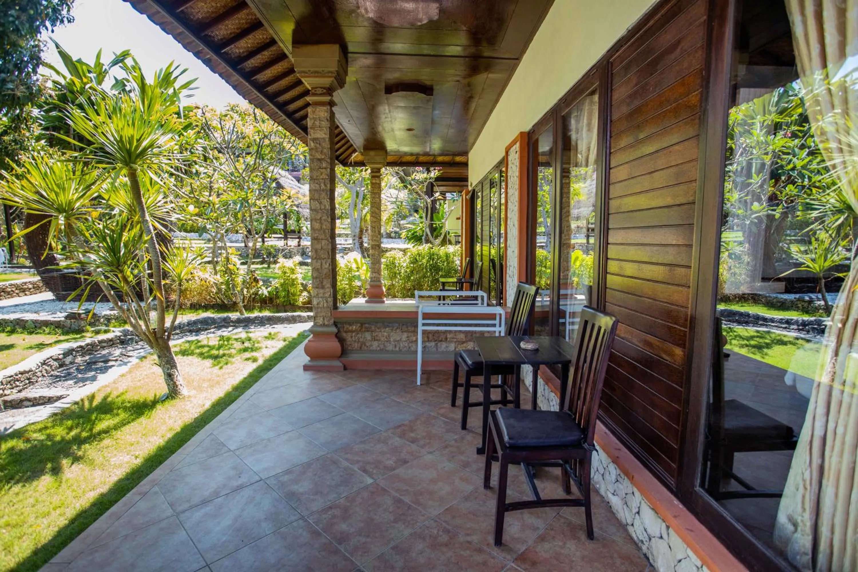 Day in The Tanis Beach Resort Nusa Lembongan