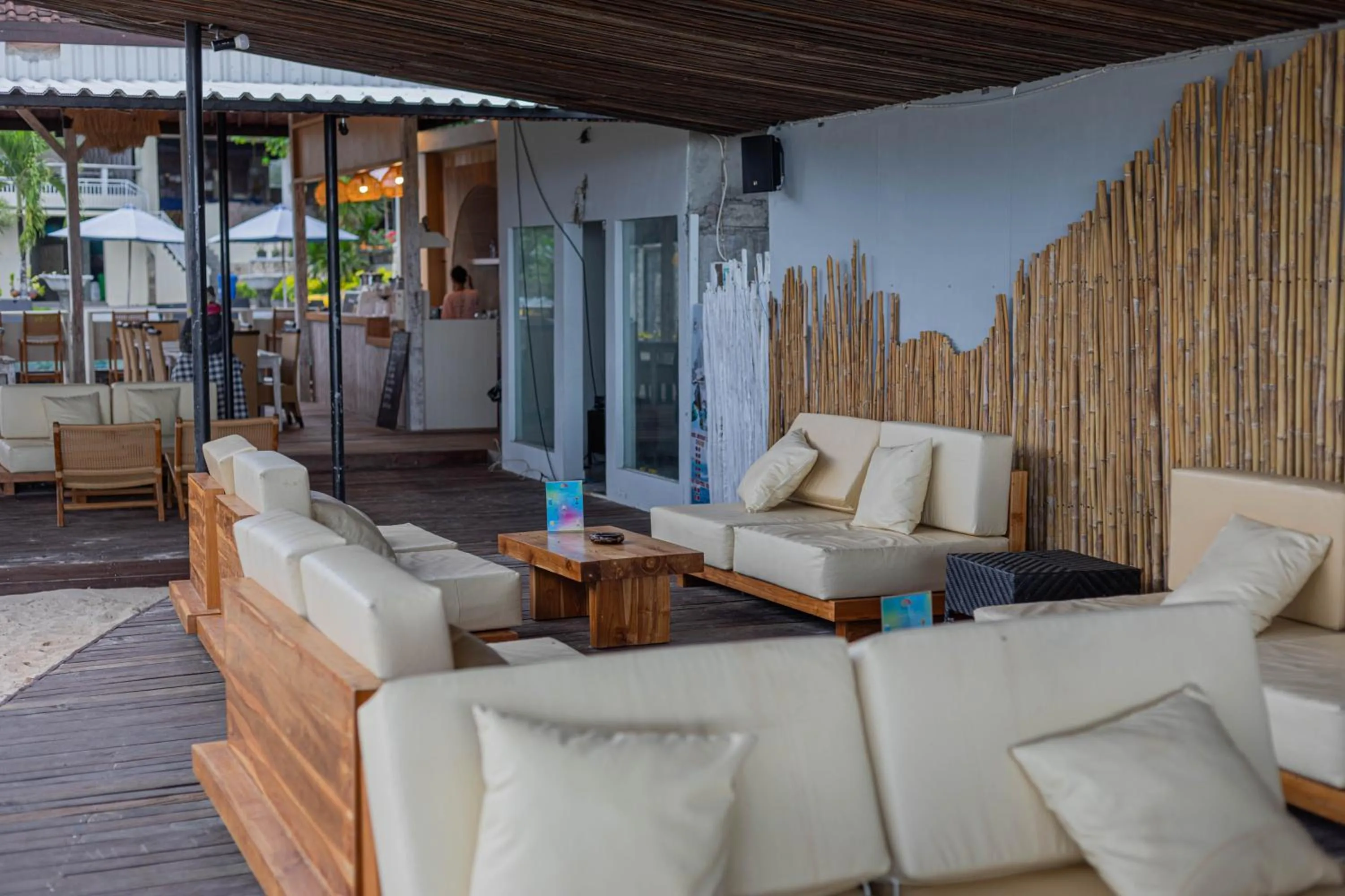 Restaurant/places to eat in The Tanis Beach Resort Nusa Lembongan