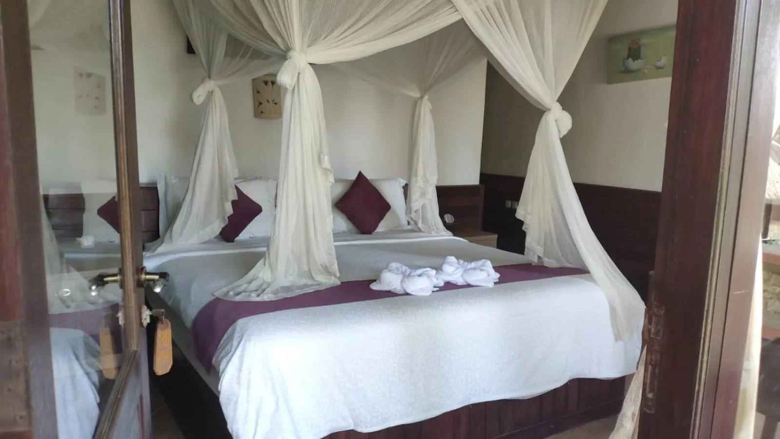 Bed in The Tanis Beach Resort Nusa Lembongan