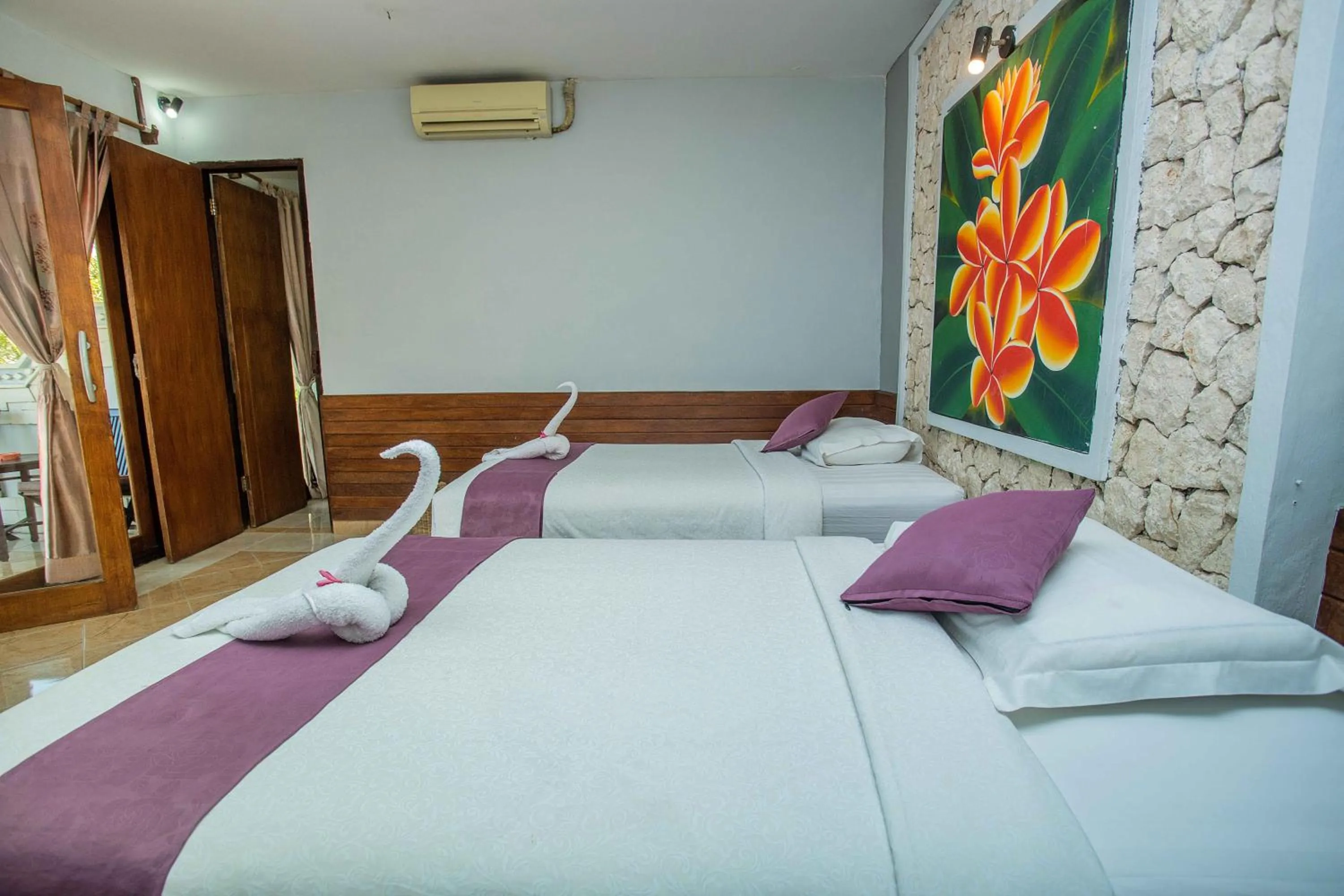 Bed in The Tanis Beach Resort Nusa Lembongan