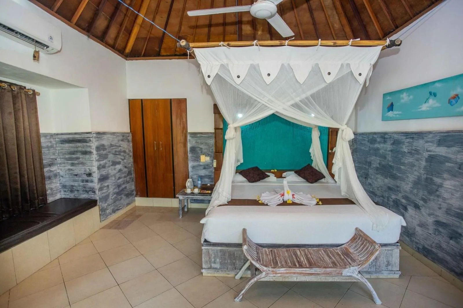 Bed in The Tanis Beach Resort Nusa Lembongan