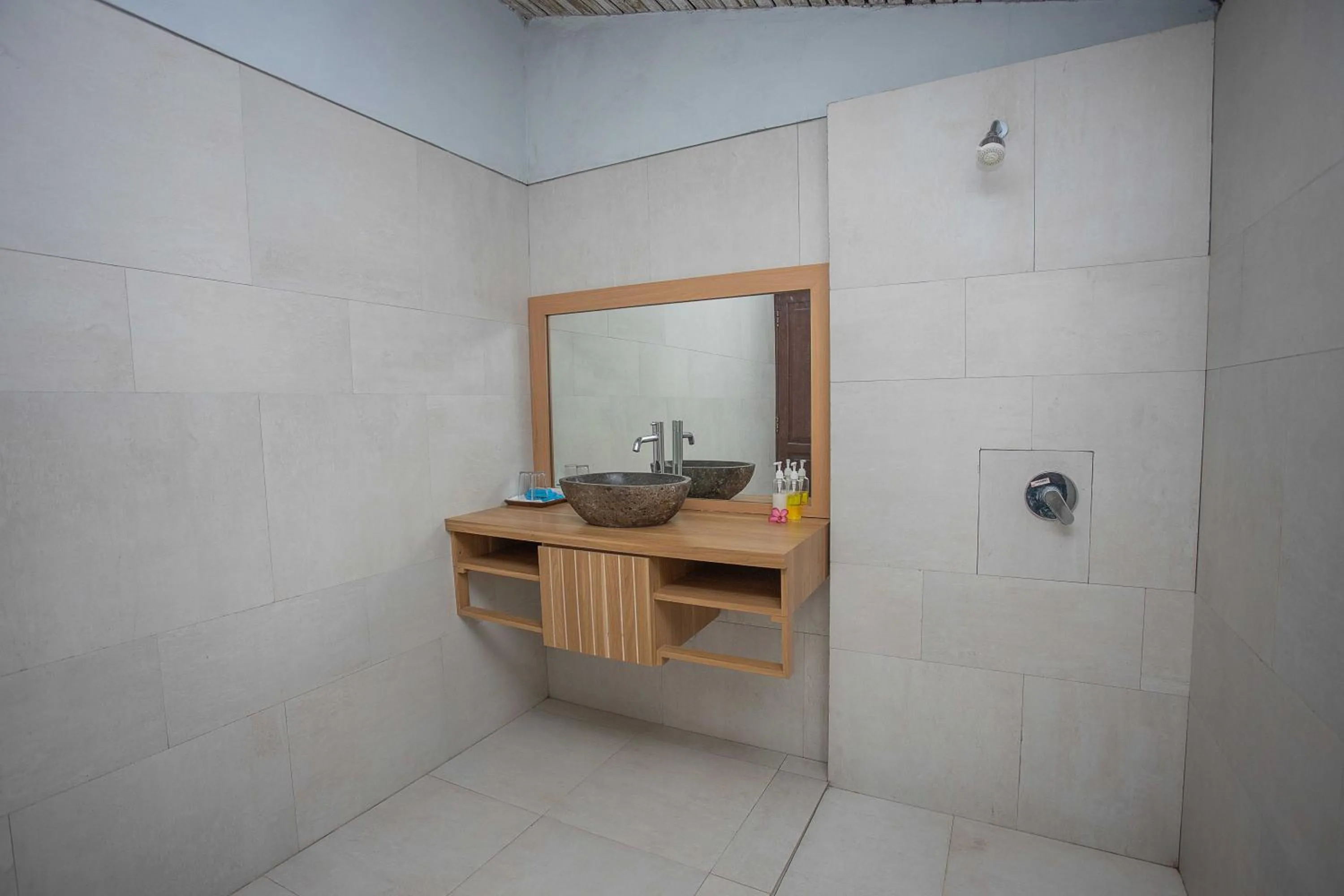 The Tanis Beach Resort Nusa Lembongan