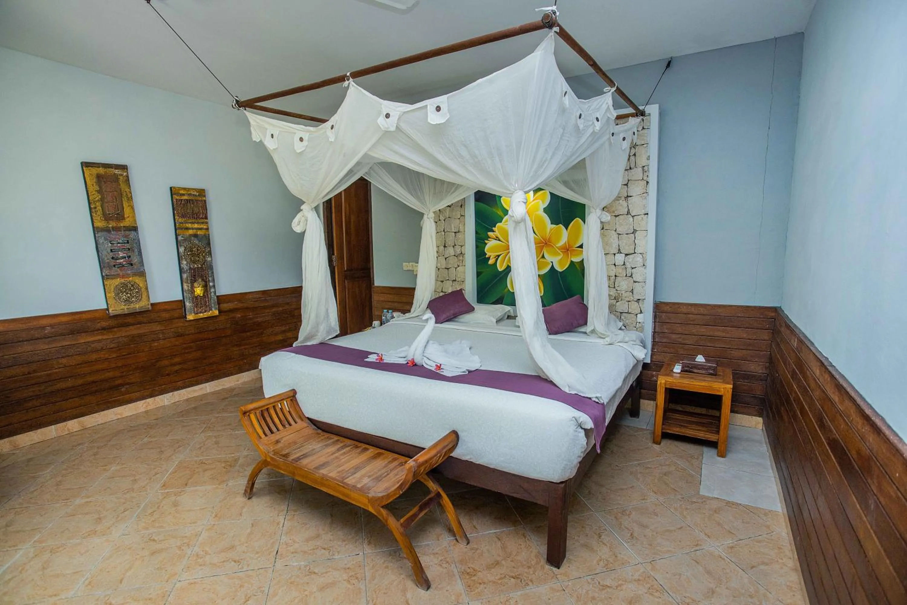 Bed in The Tanis Beach Resort Nusa Lembongan