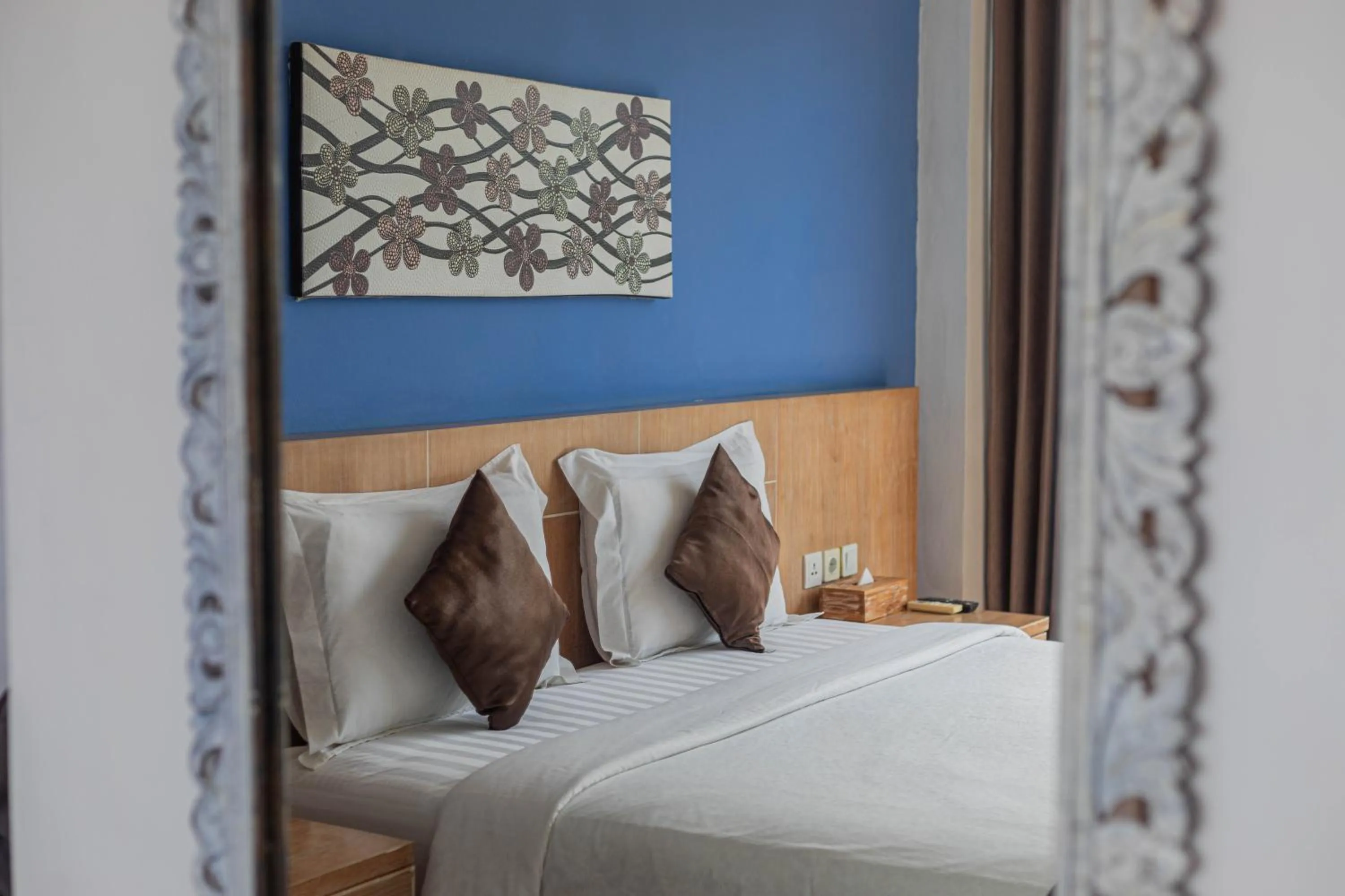 Bed in The Tanis Beach Resort Nusa Lembongan