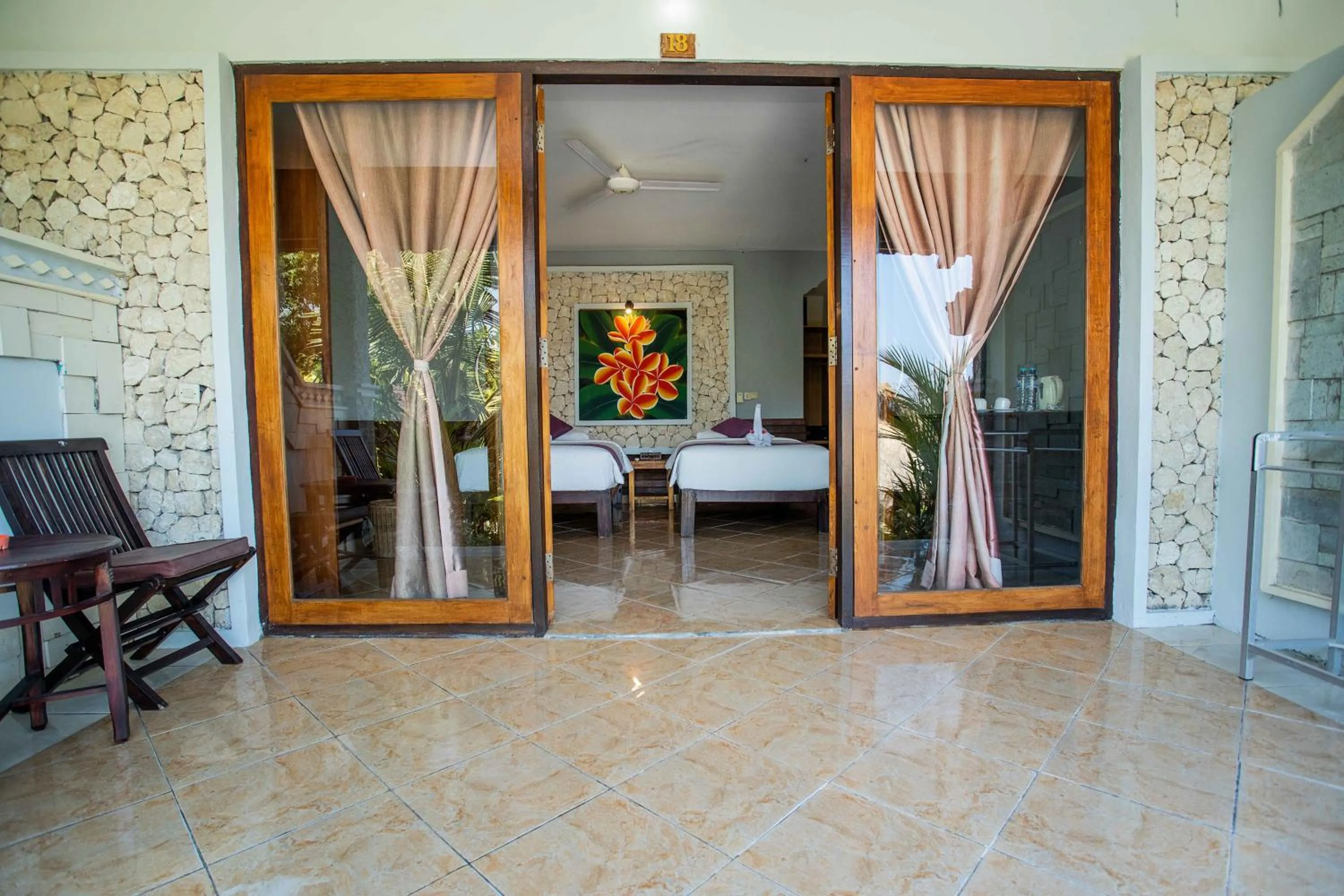 The Tanis Beach Resort Nusa Lembongan