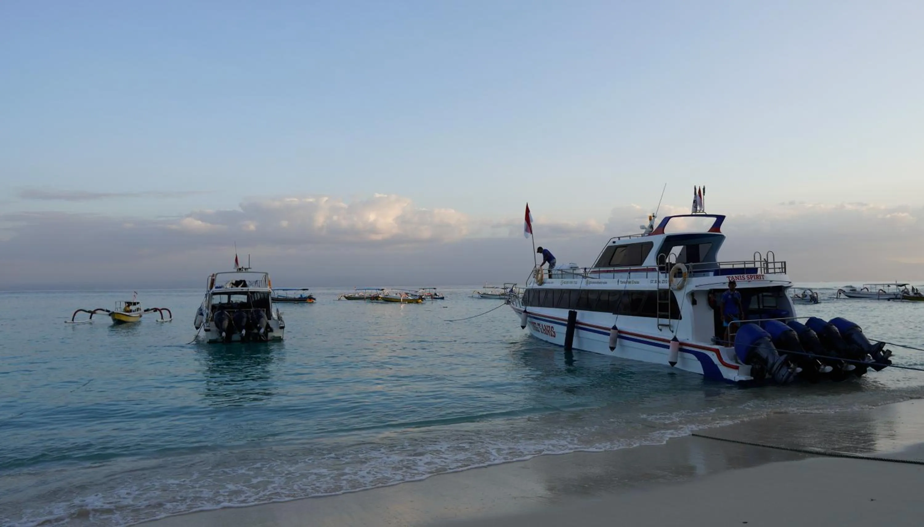 Beach in The Tanis Beach Resort Nusa Lembongan