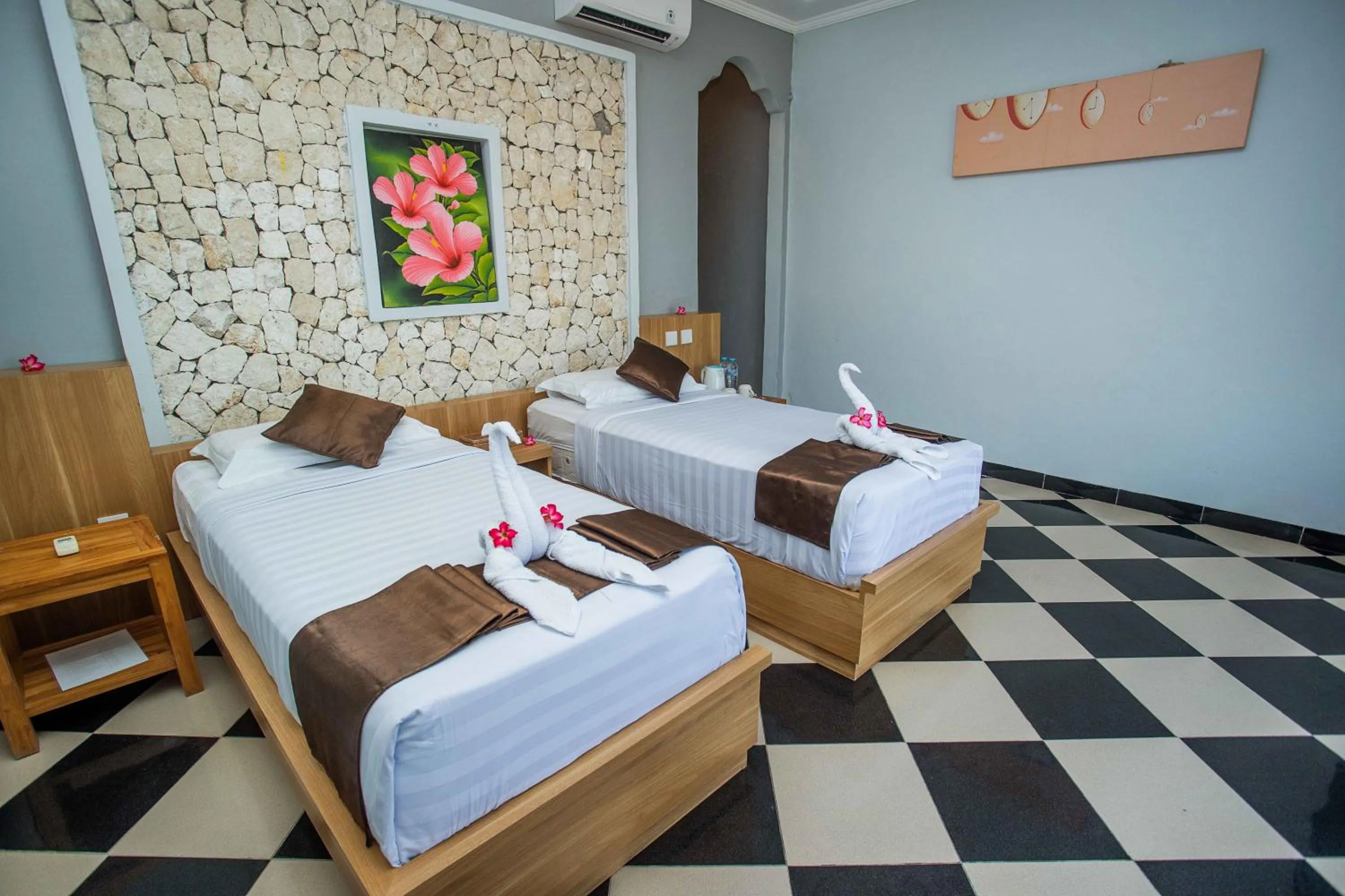 Bed in The Tanis Beach Resort Nusa Lembongan