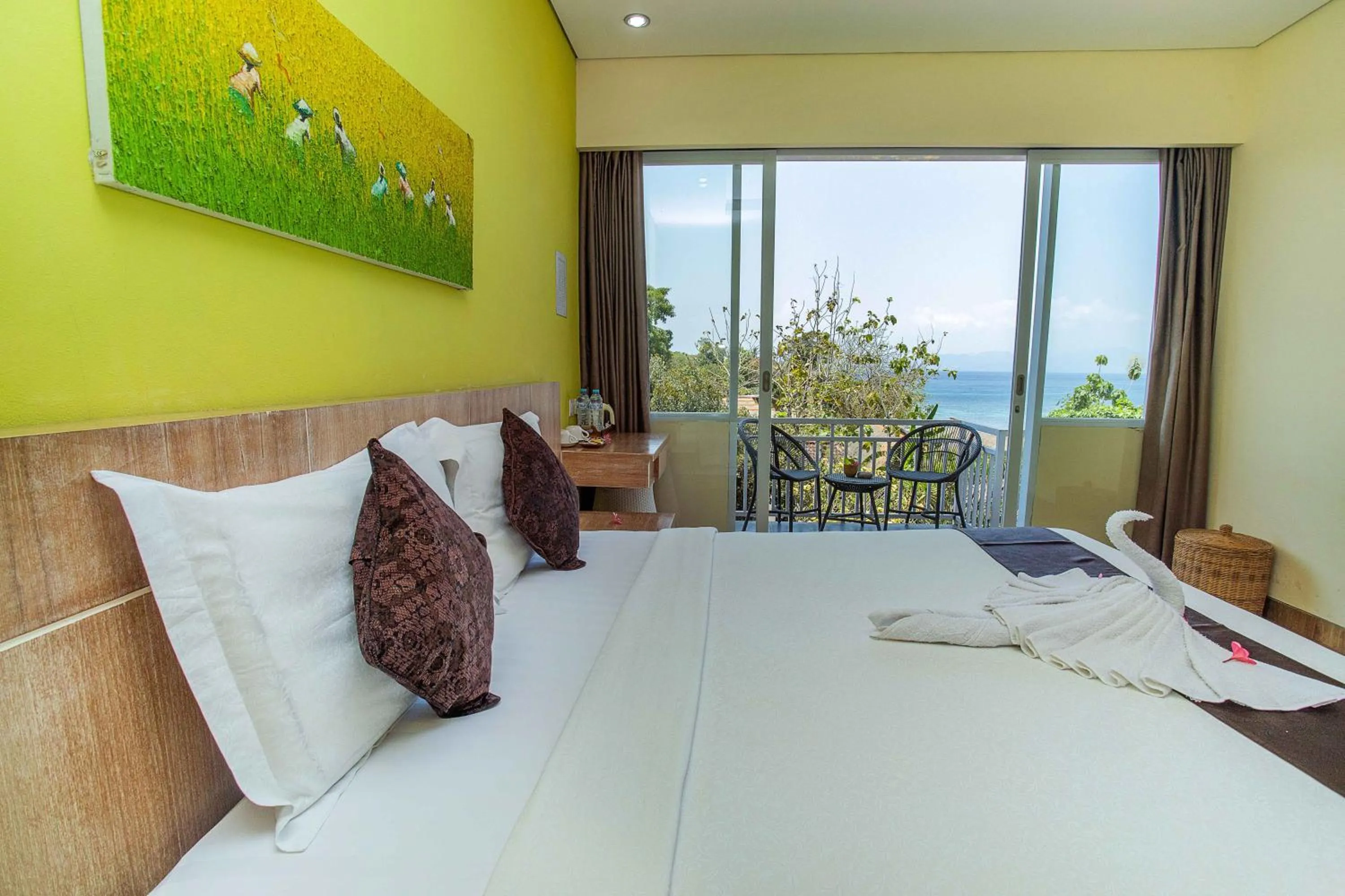 Bed in The Tanis Beach Resort Nusa Lembongan