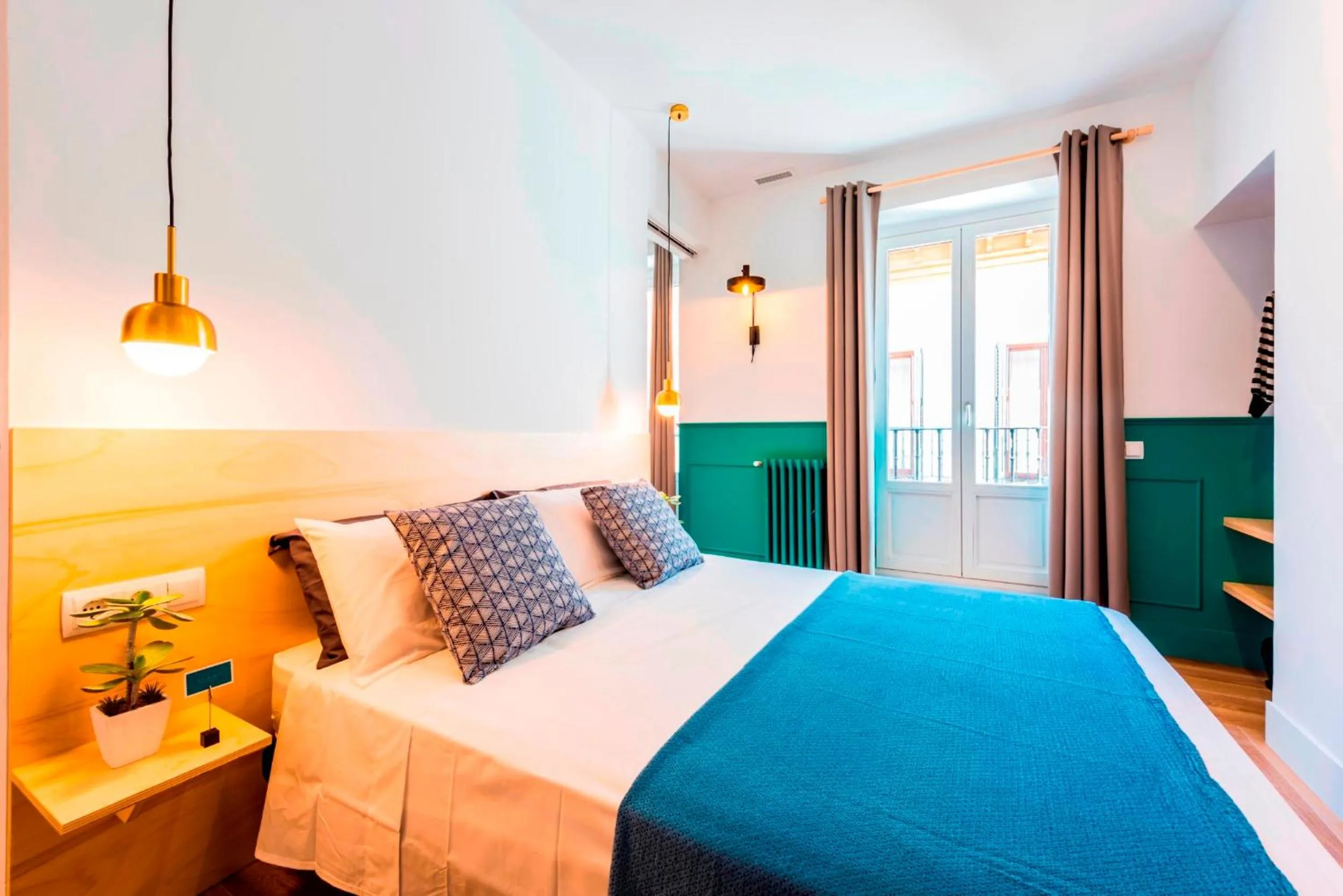 Bed in Be Mate Gran Vía Suites