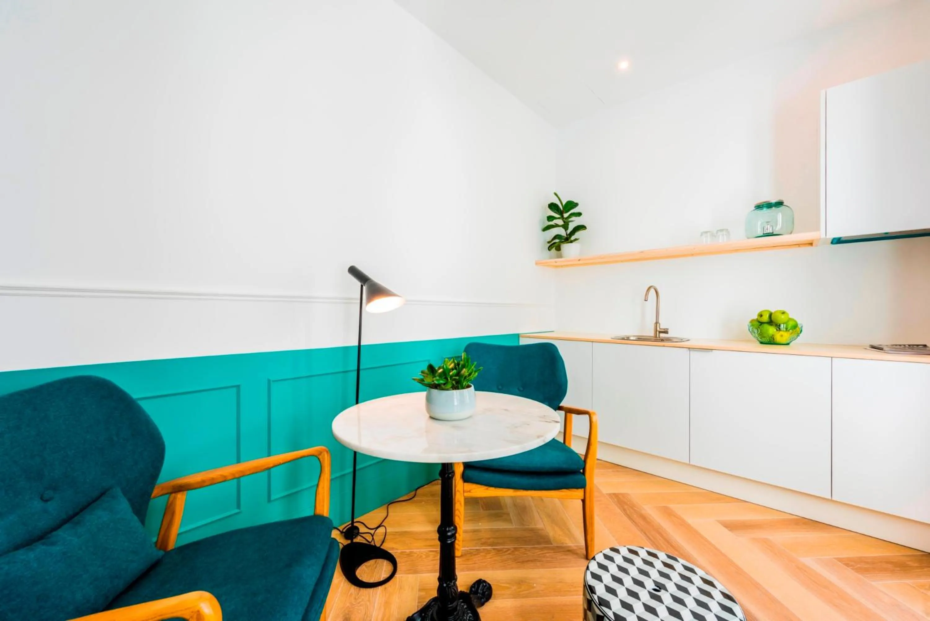 Kitchen or kitchenette in Be Mate Gran Vía Suites