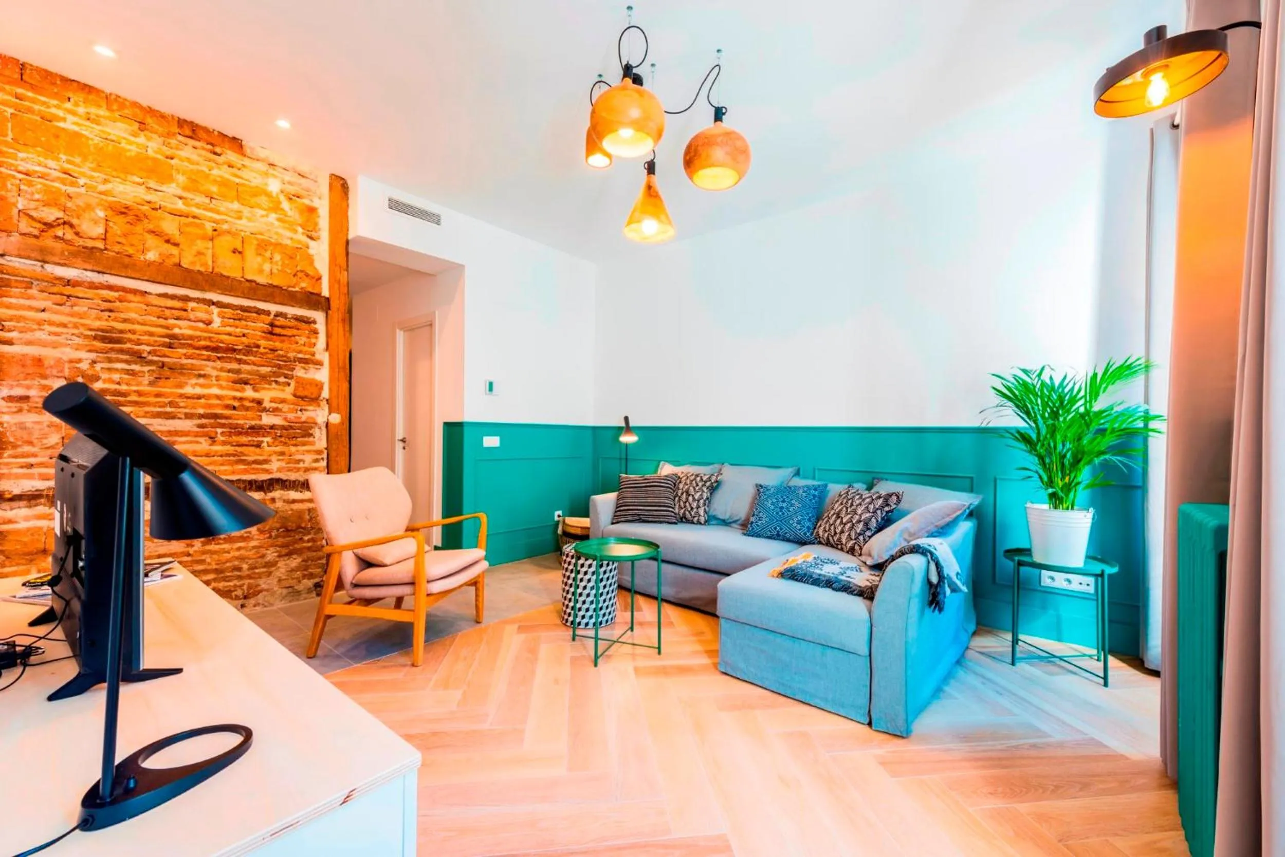 TV and multimedia in Be Mate Gran Vía Suites