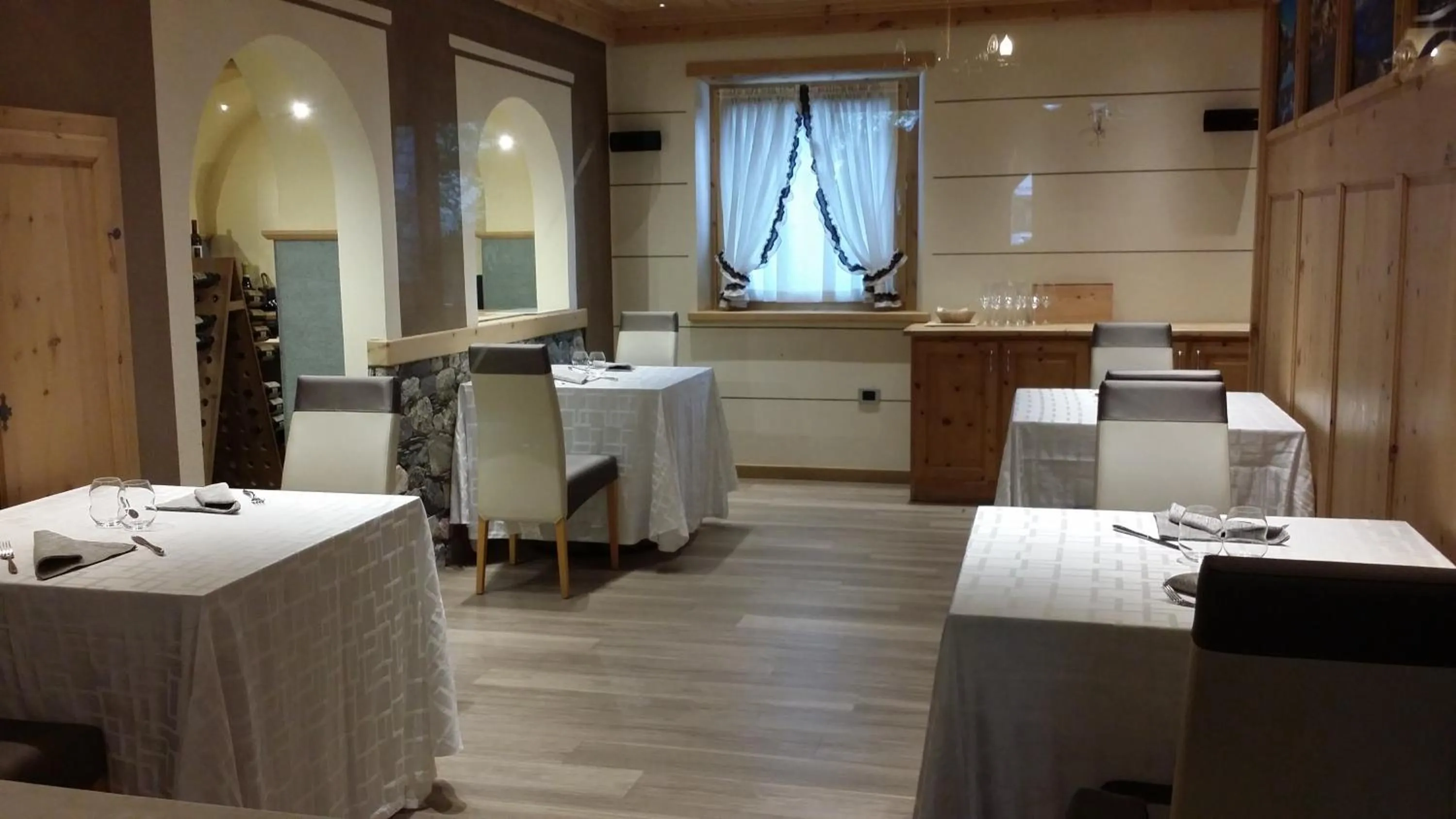 Restaurant/places to eat in Hotel Alba