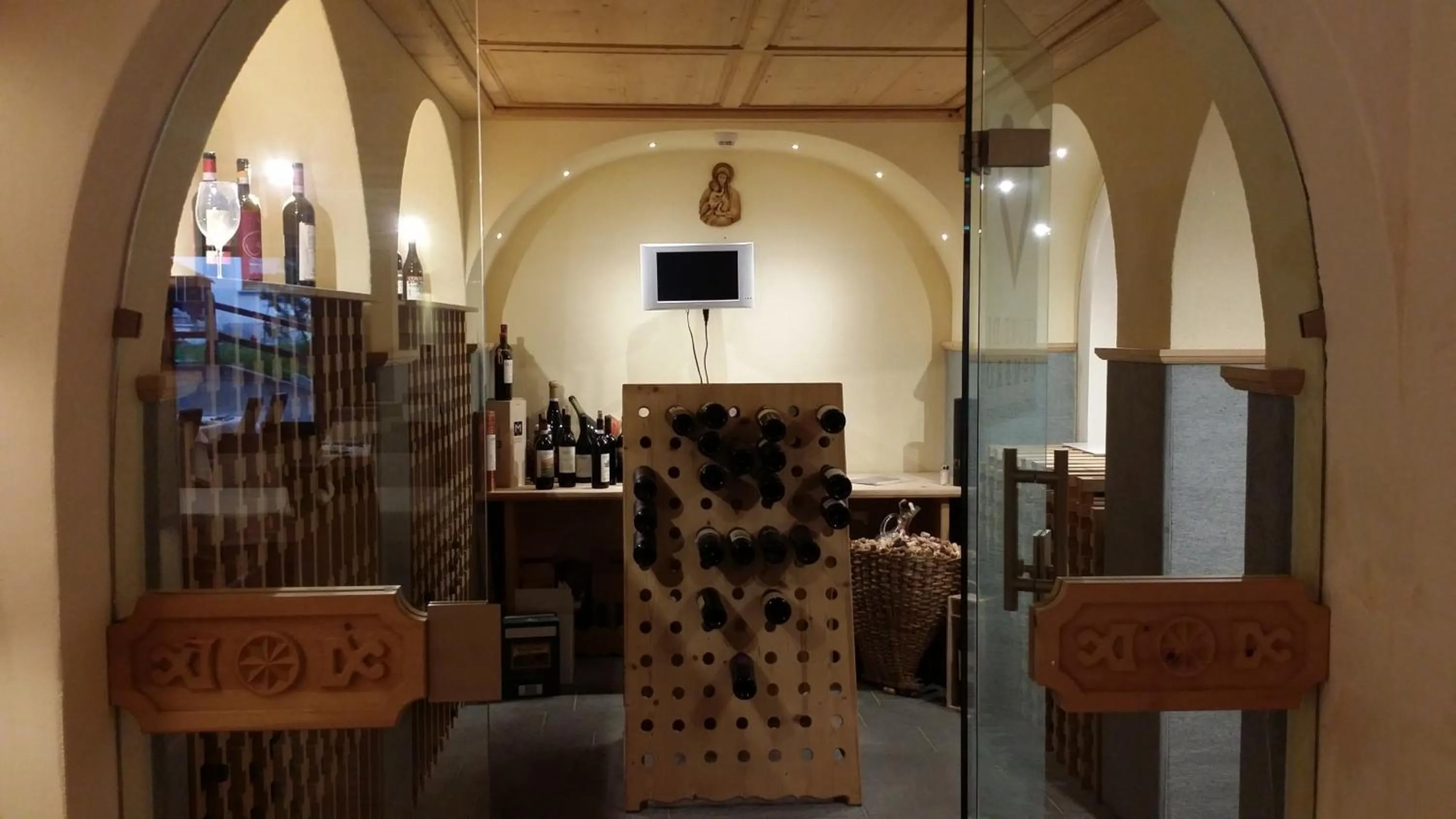 Restaurant/places to eat in Hotel Alba