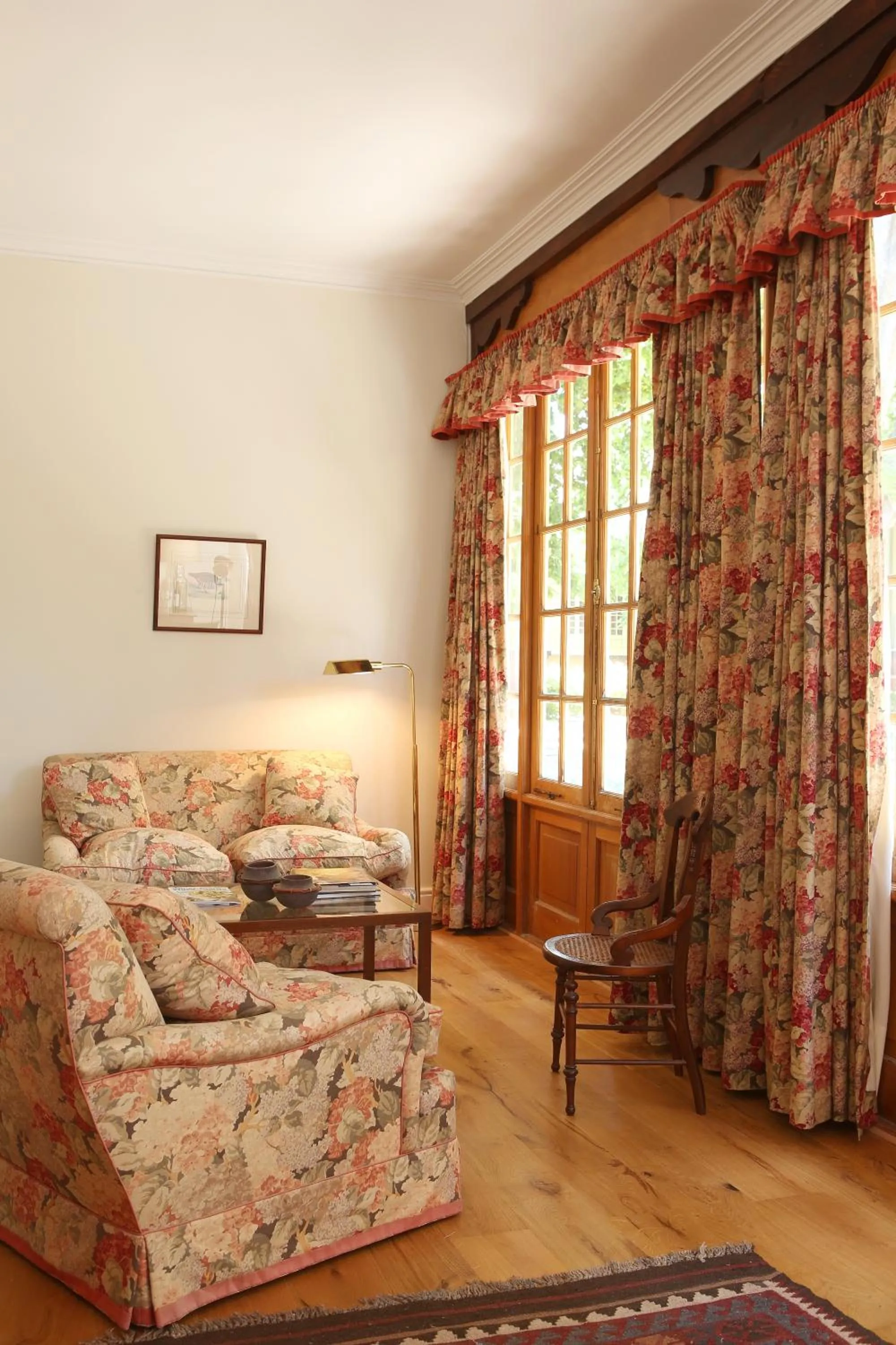 Seating area, Bed in Hotel Casa Real - Viña Santa Rita