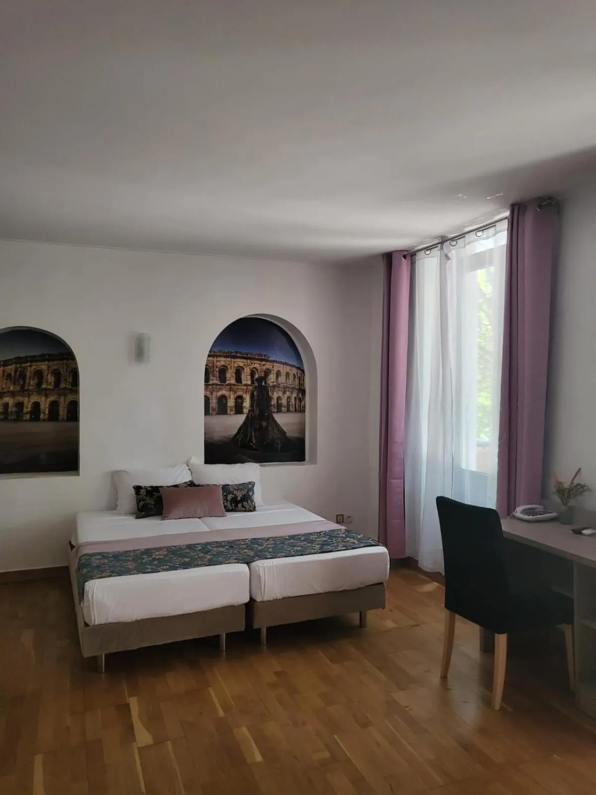 Bedroom, Bed in Empire Hôtel