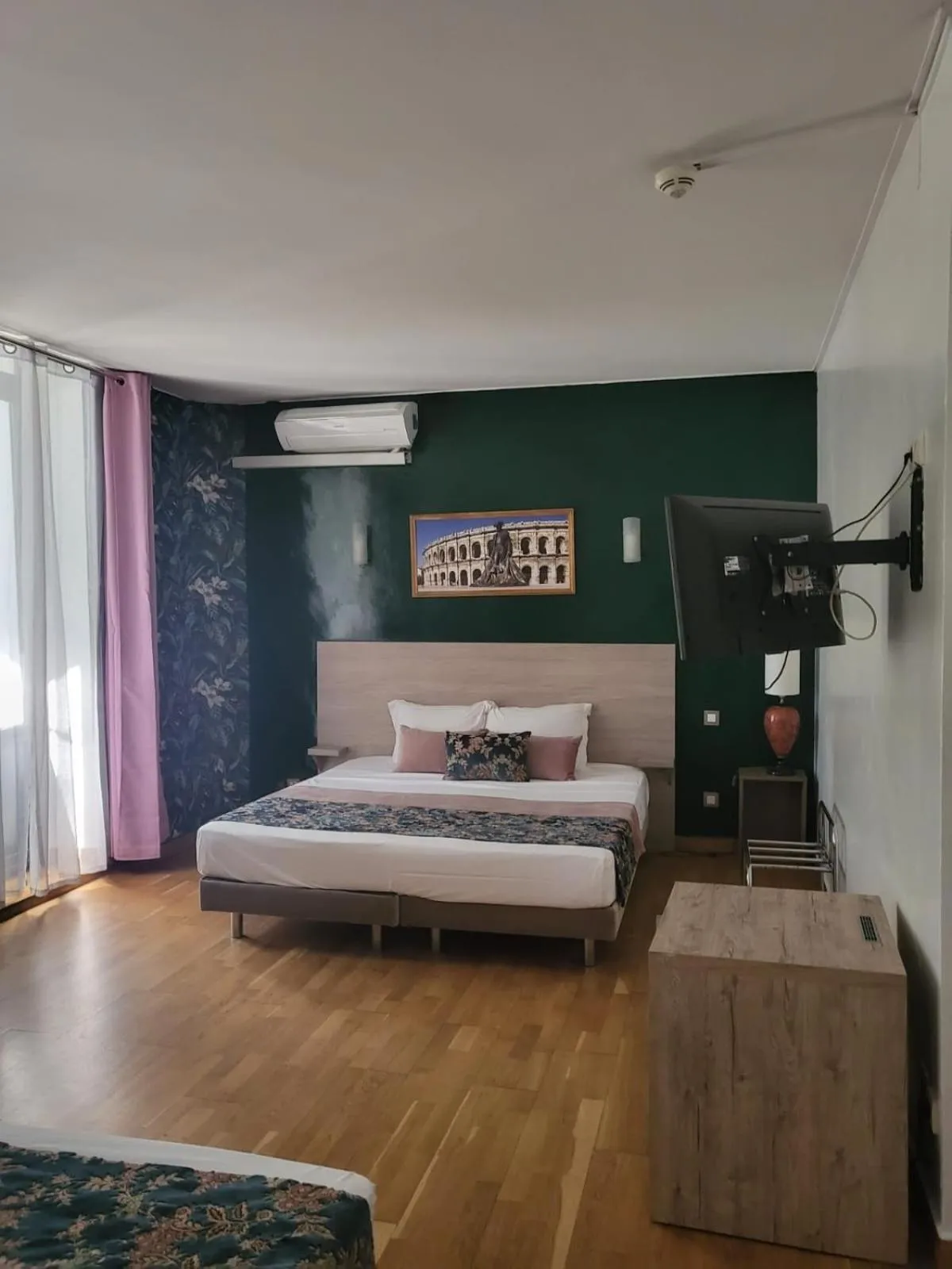 Bedroom, Bed in Empire Hôtel