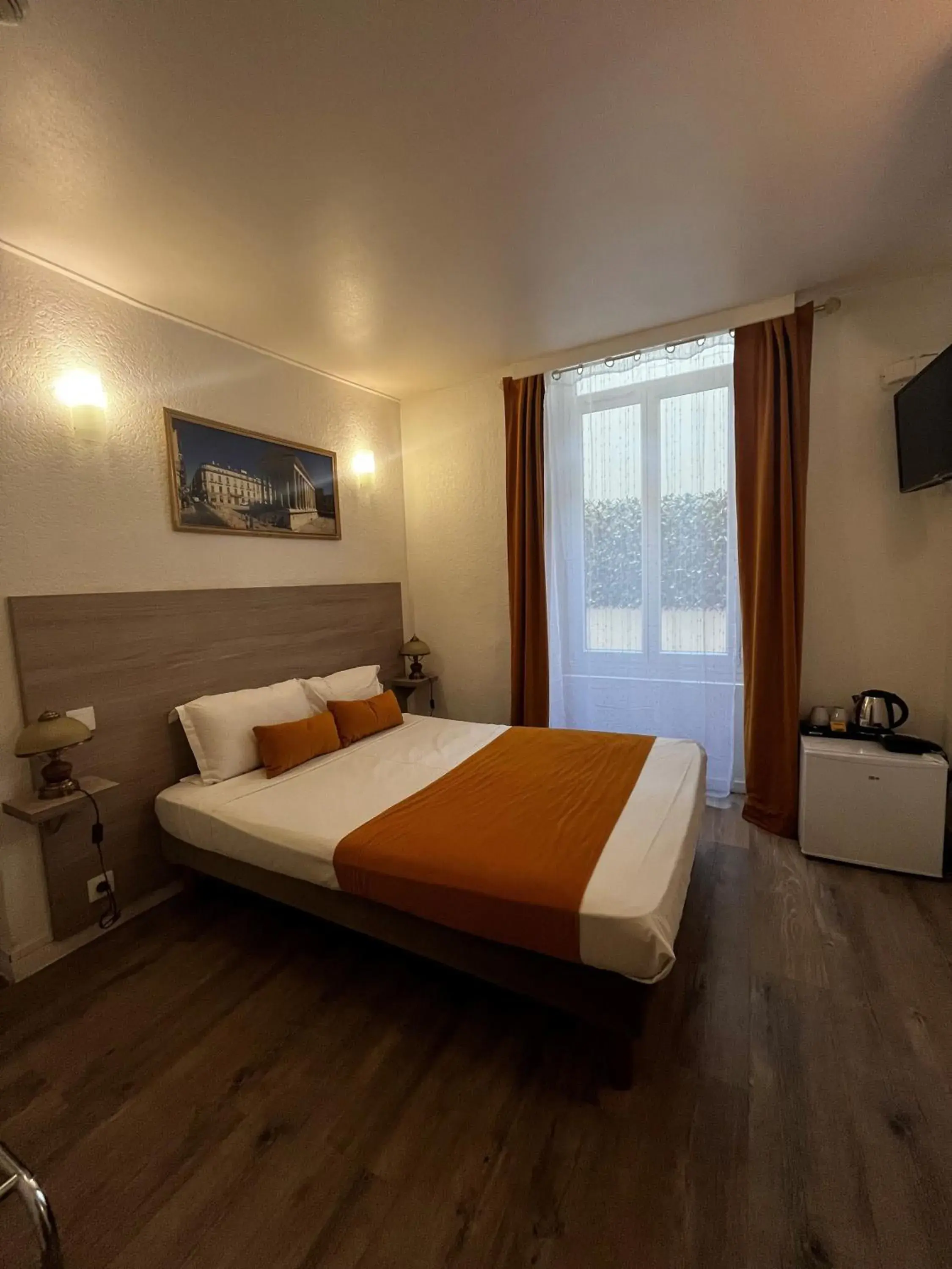 Double Room in Empire Hôtel Double Room in Empire Hôtel