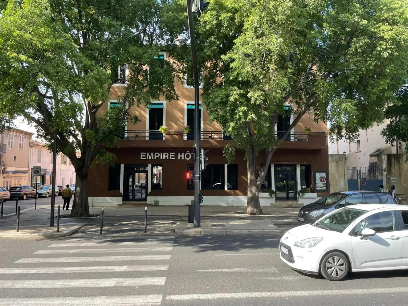 Property building in Empire Hôtel