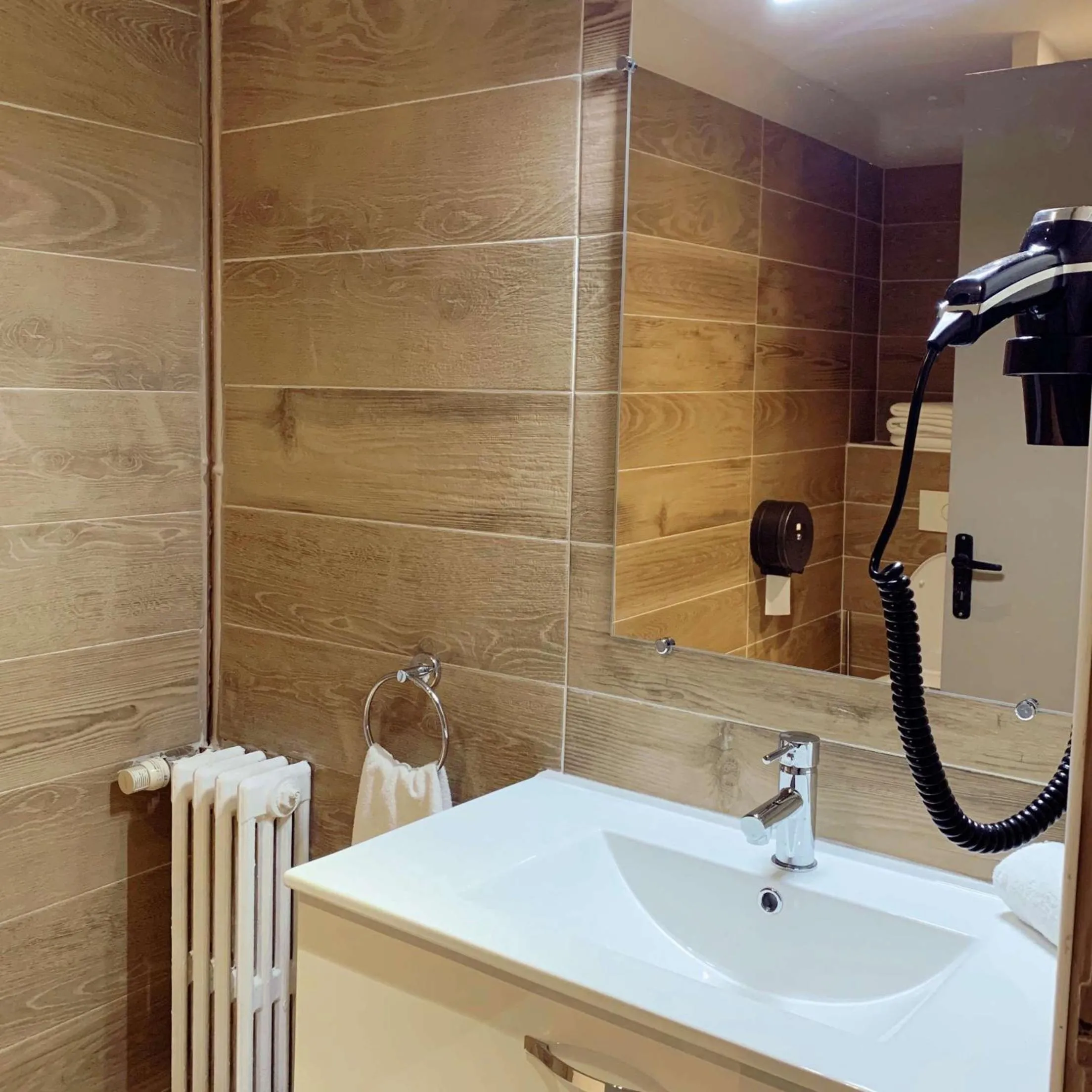 Bathroom in Empire Hôtel