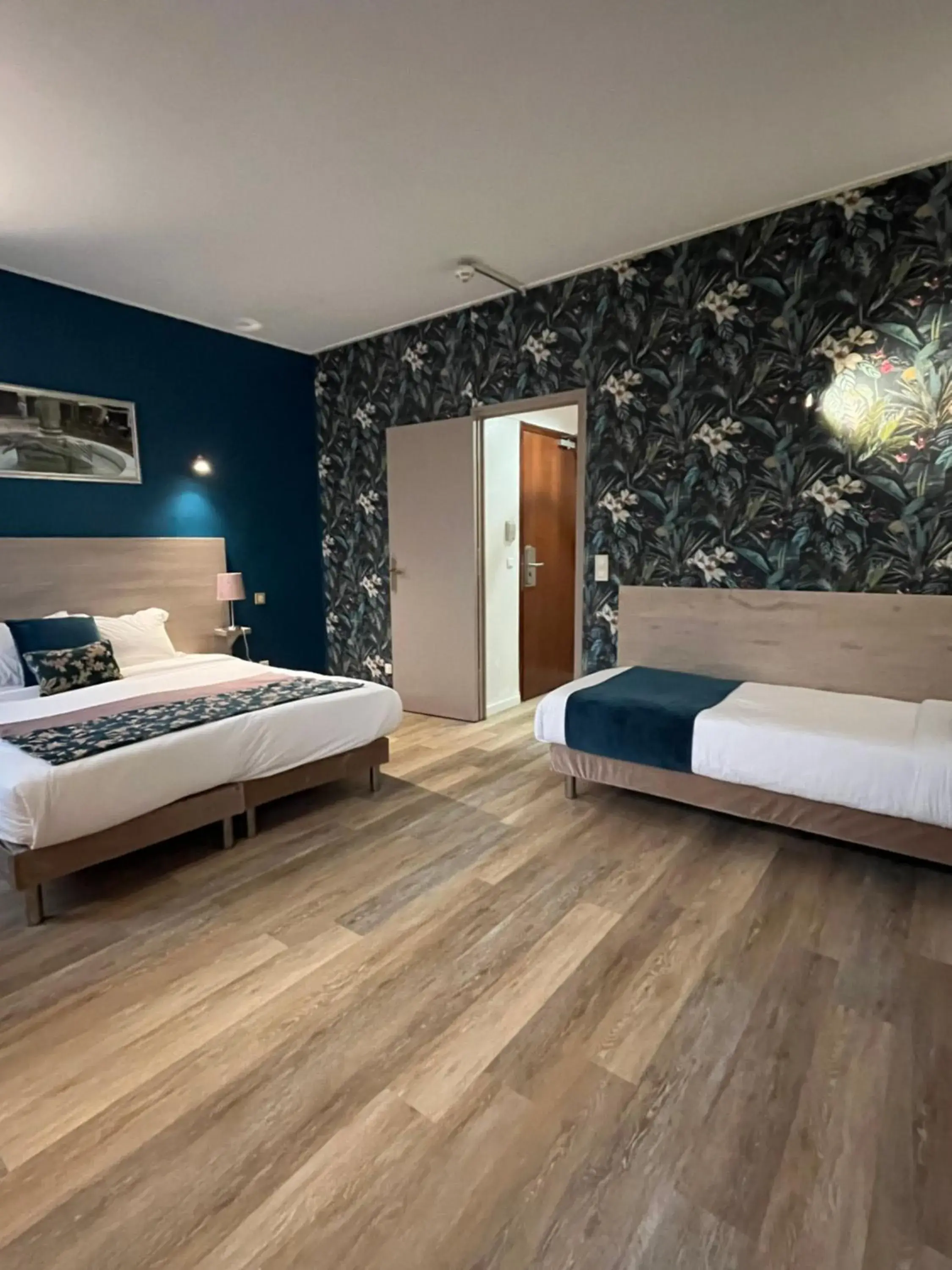 Superior Triple Room in Empire Hôtel Superior Triple Room in Empire Hôtel