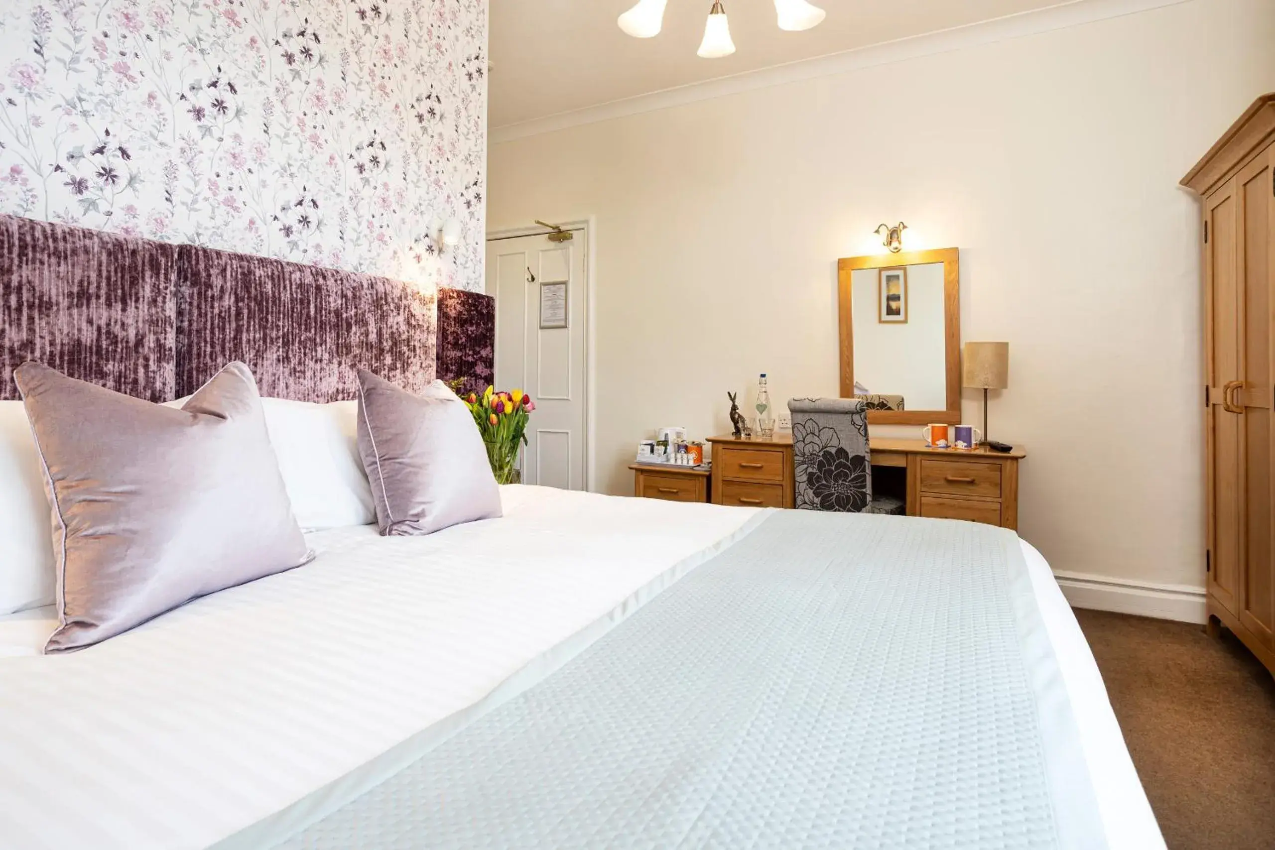 Deluxe King Room in Elder Grove Deluxe King Room in Elder Grove