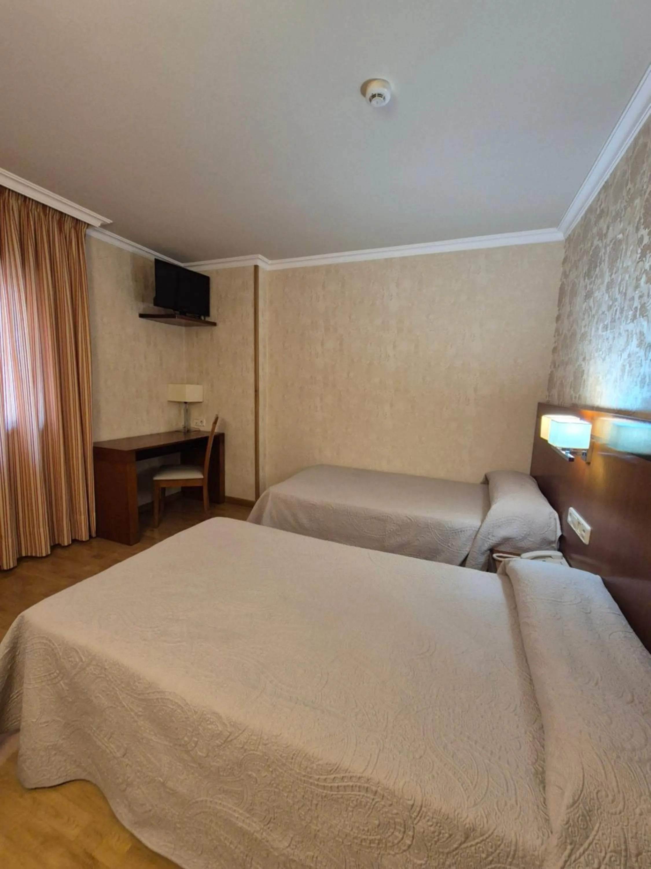 Bed in Hotel HHB Pontevedra Confort