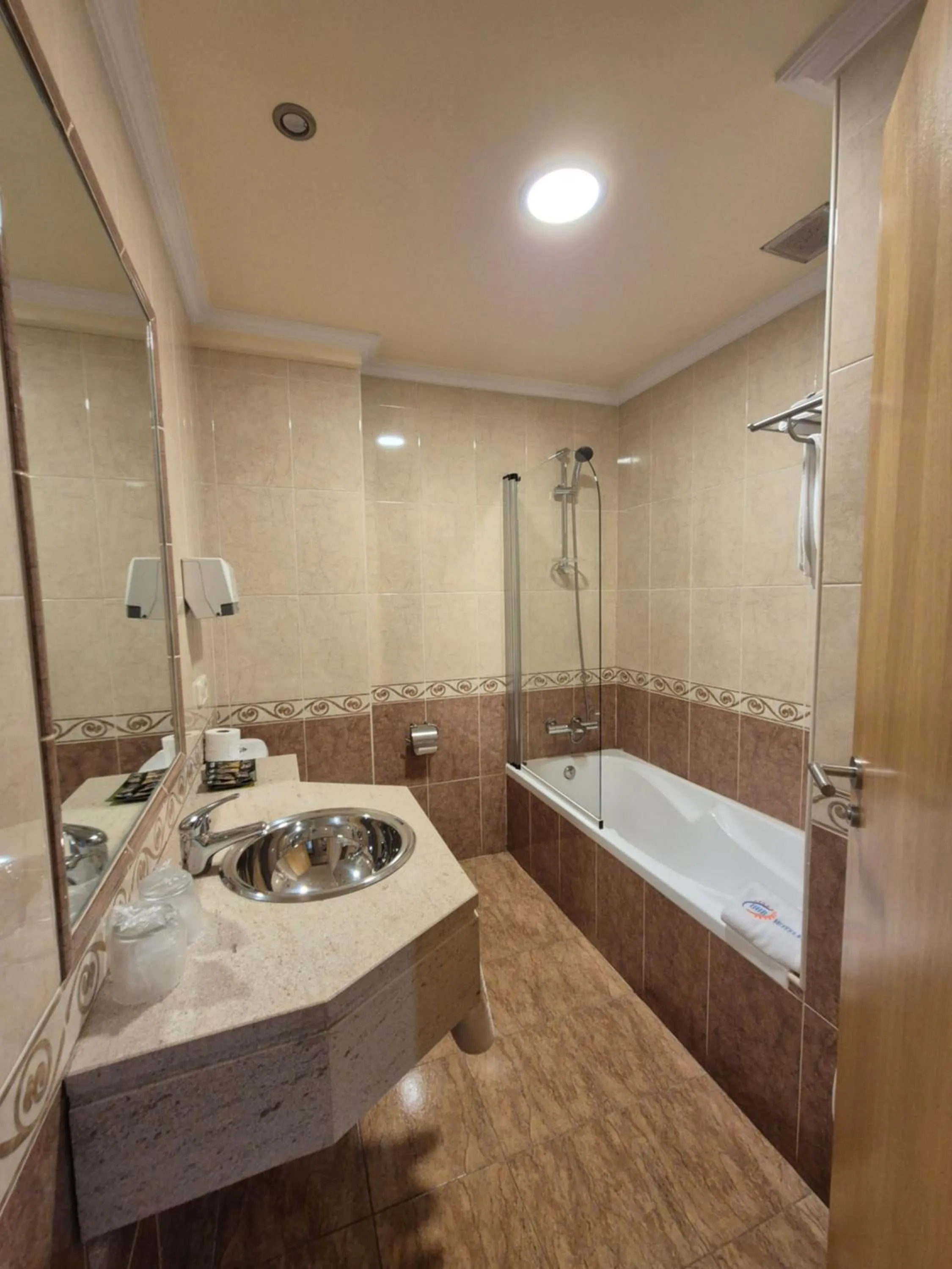 Shower in Hotel HHB Pontevedra Confort