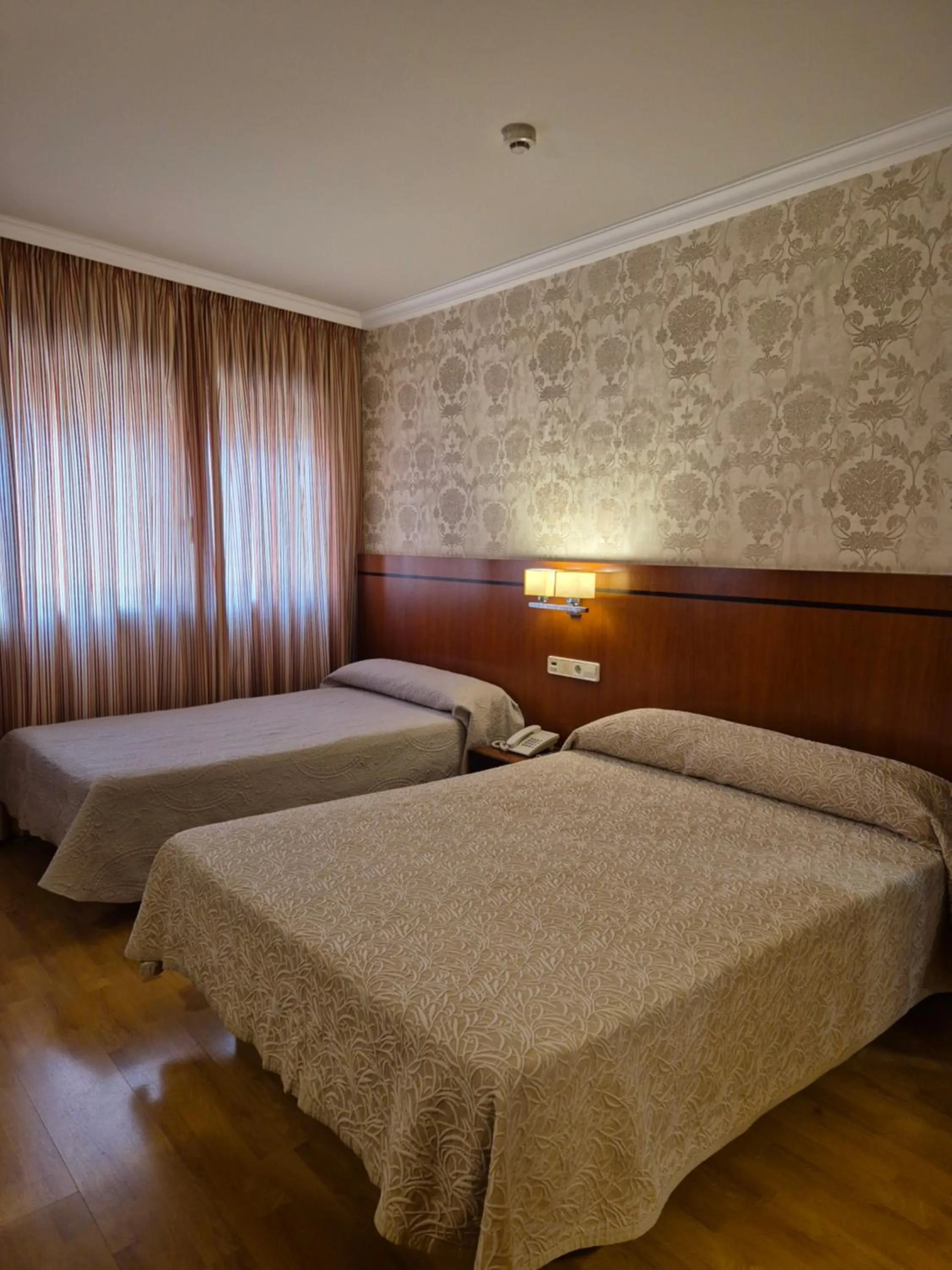 Bed in Hotel HHB Pontevedra Confort