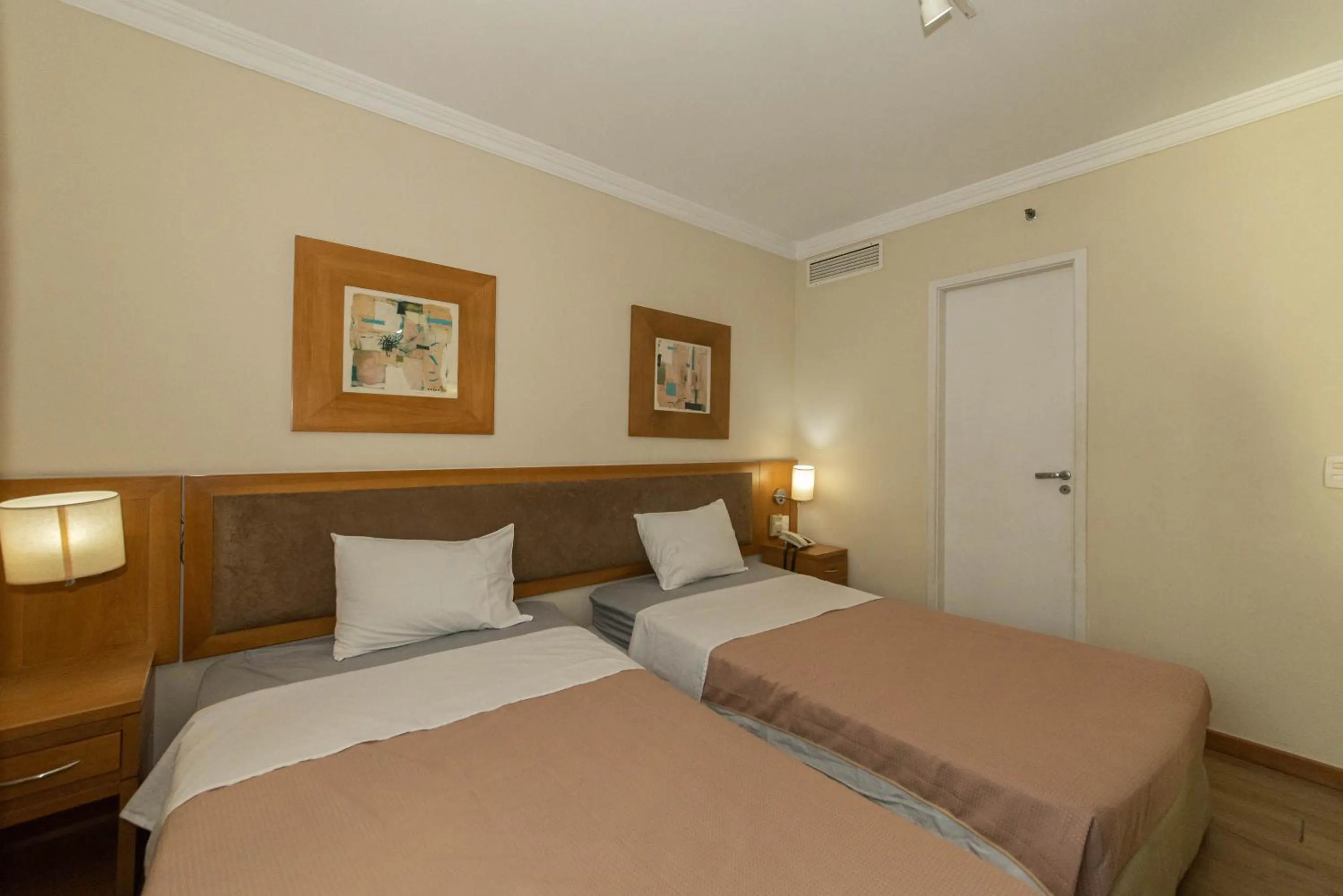 Bed in CHARMOSO FLAT NA OSCAR FREIRE