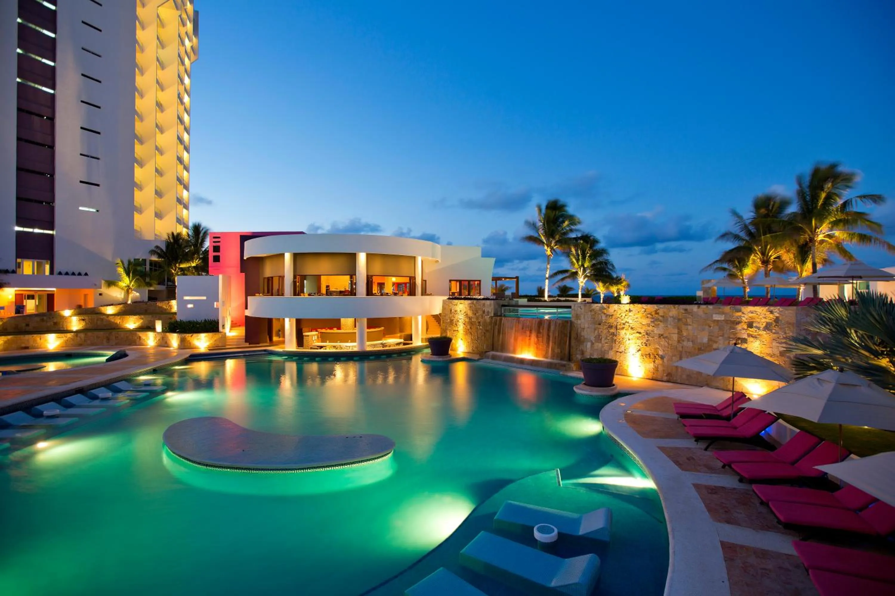 Swimming pool in Altitude at Krystal Grand Cancun - All Inclusive