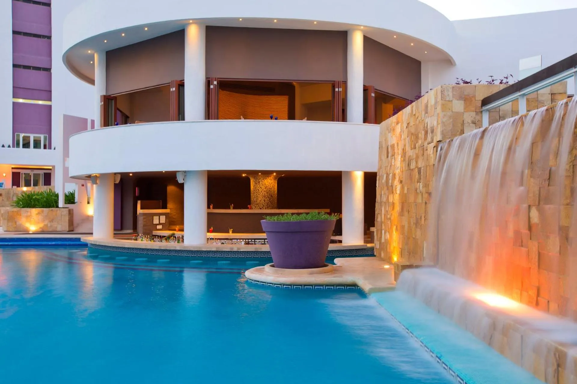 Swimming pool in Altitude at Krystal Grand Cancun - All Inclusive