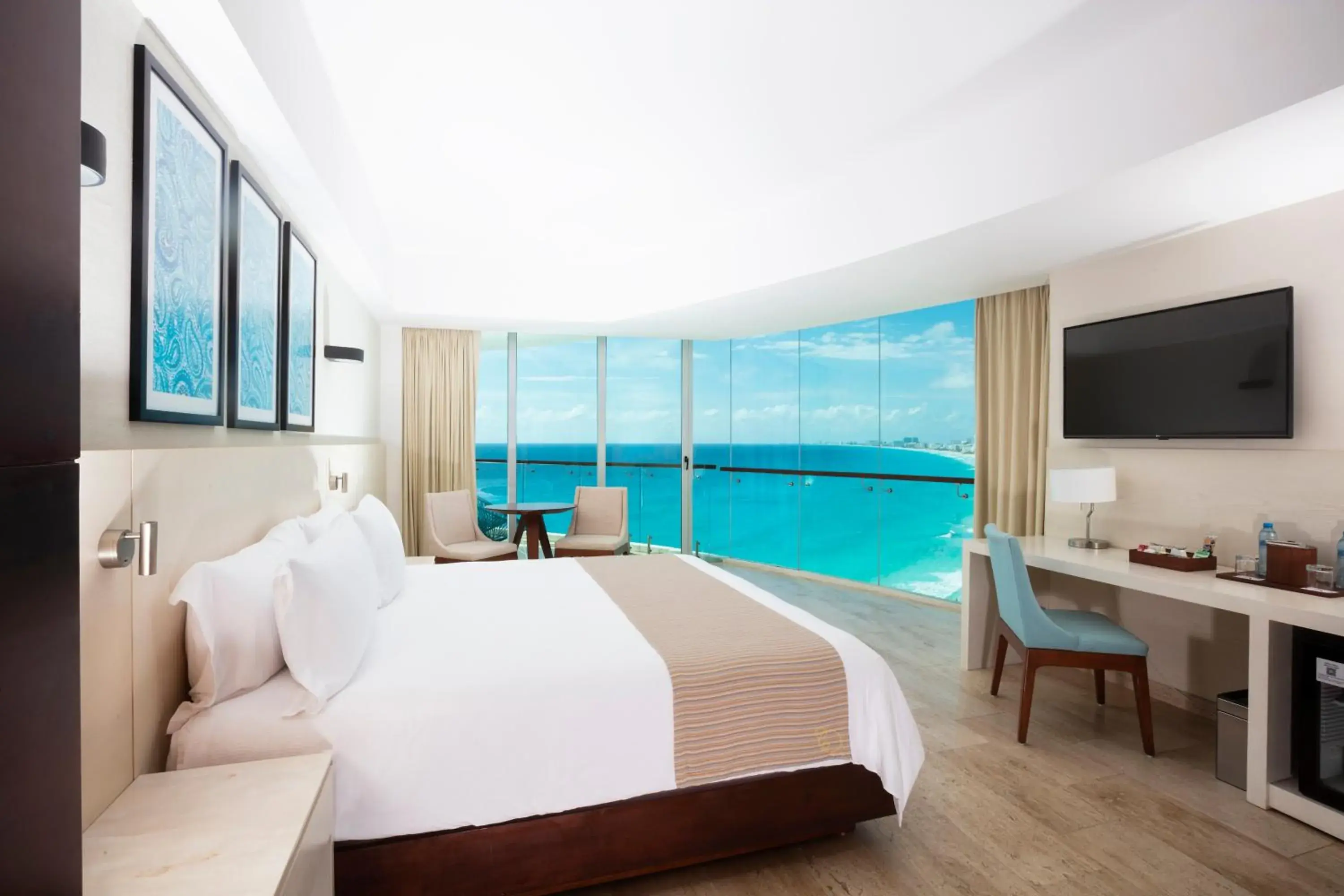 Altitude Corner Suite Ocean Front in Altitude at Krystal Grand Cancun - All Inclusive Altitude Corner Suite Ocean Front in Altitude at Krystal Grand Cancun - All Inclusive