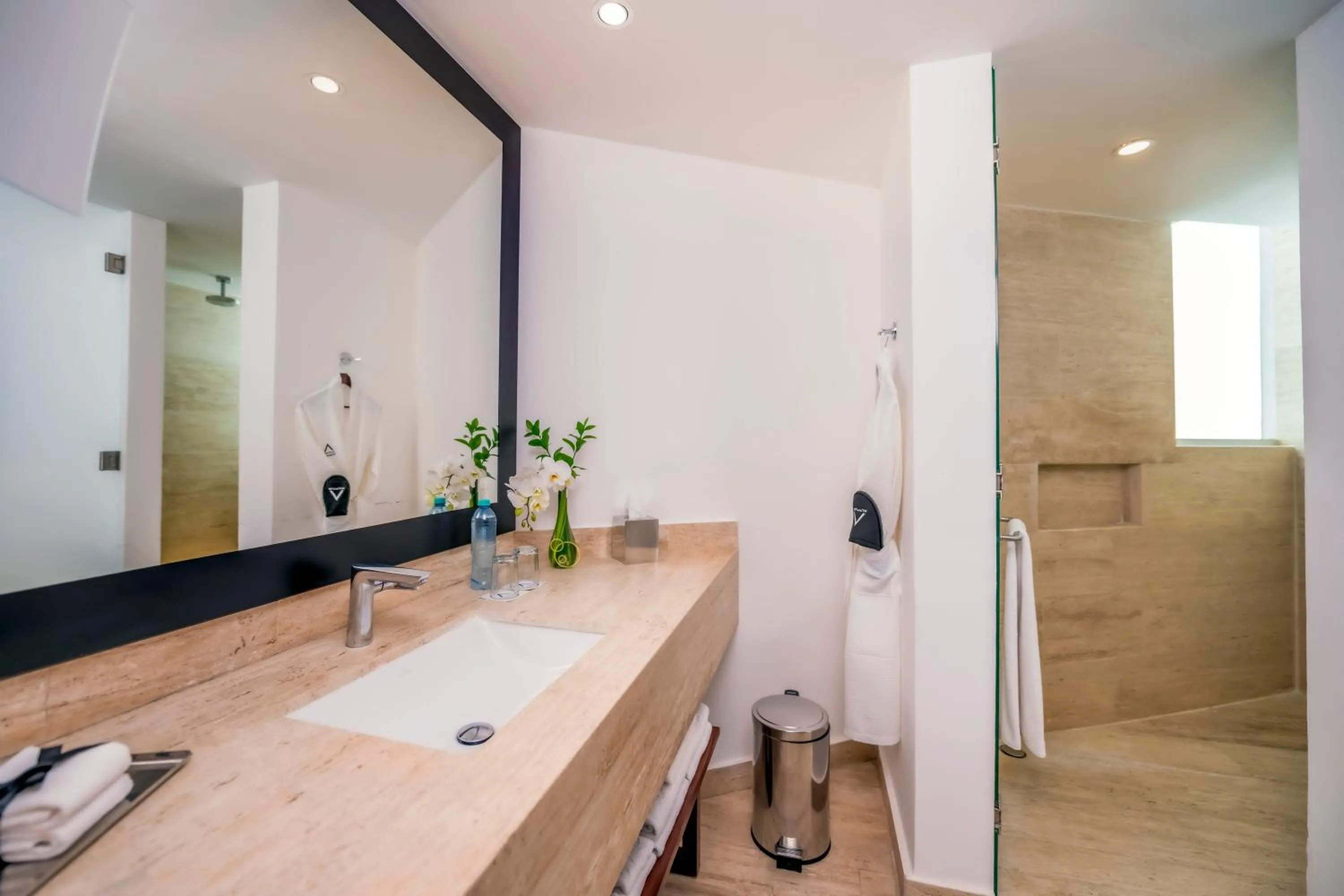 Shower in Altitude at Krystal Grand Cancun - All Inclusive