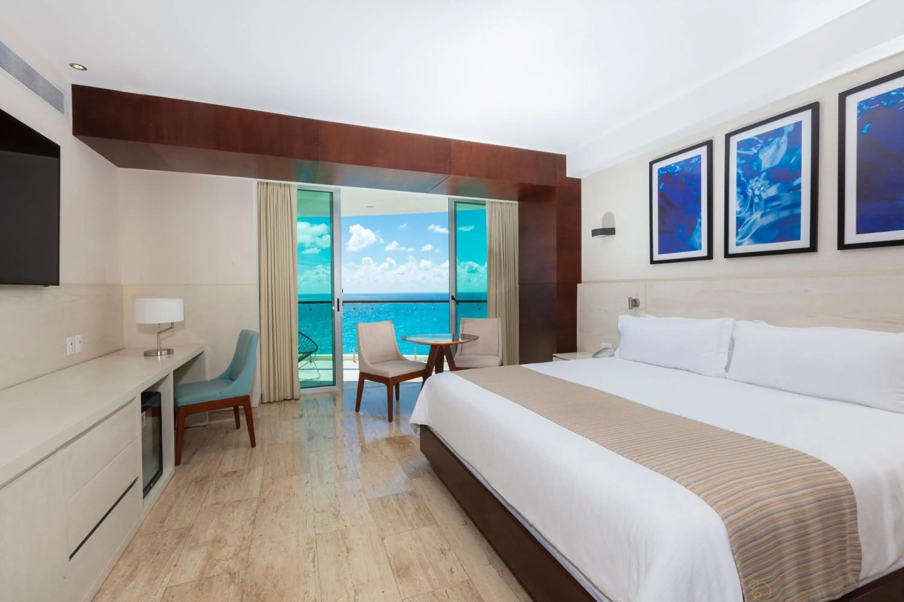 Bed in Altitude at Krystal Grand Cancun - All Inclusive