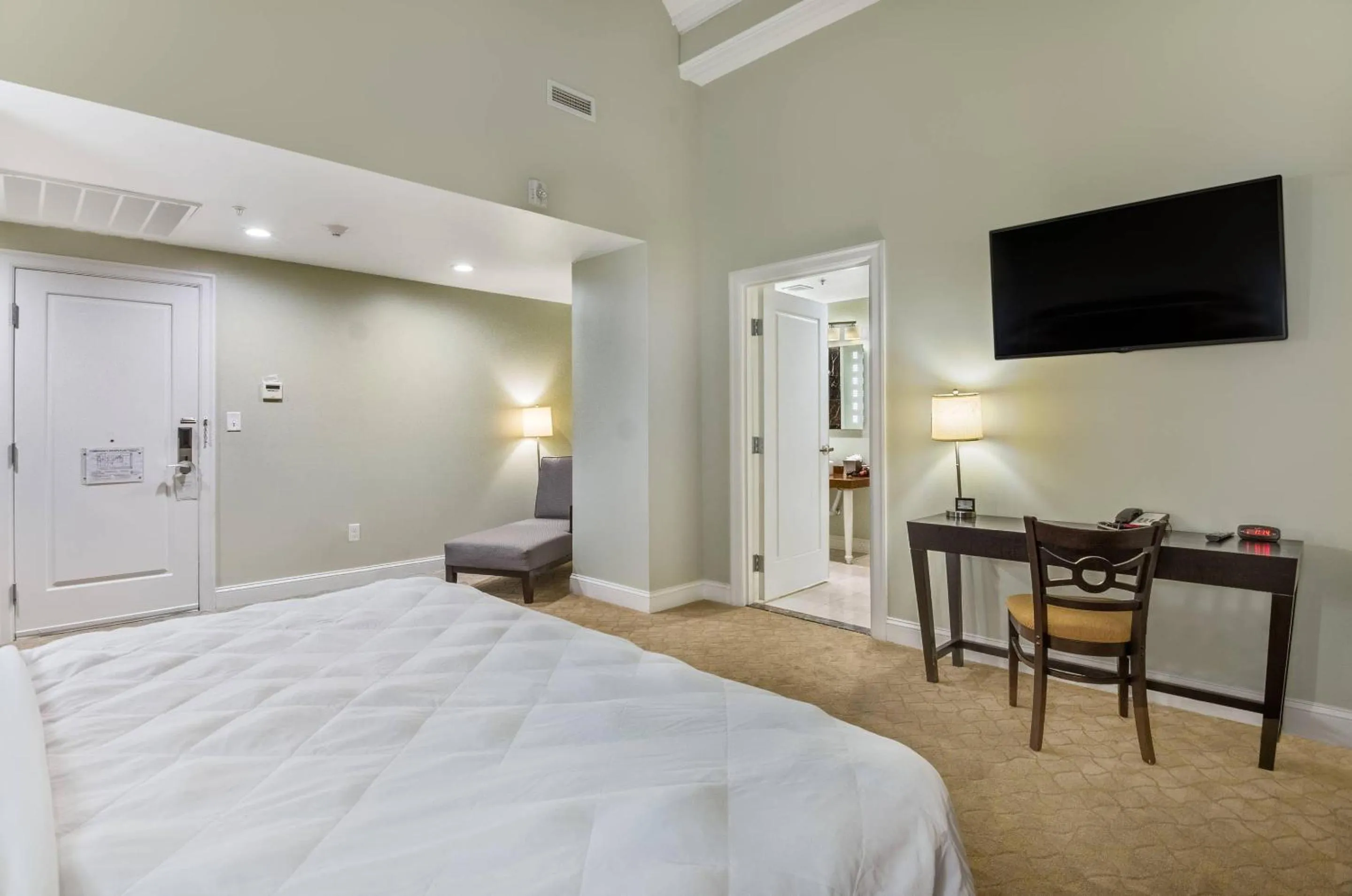 Bedroom, Bed in The Gin Hotel, an Ascend Collection Hotel