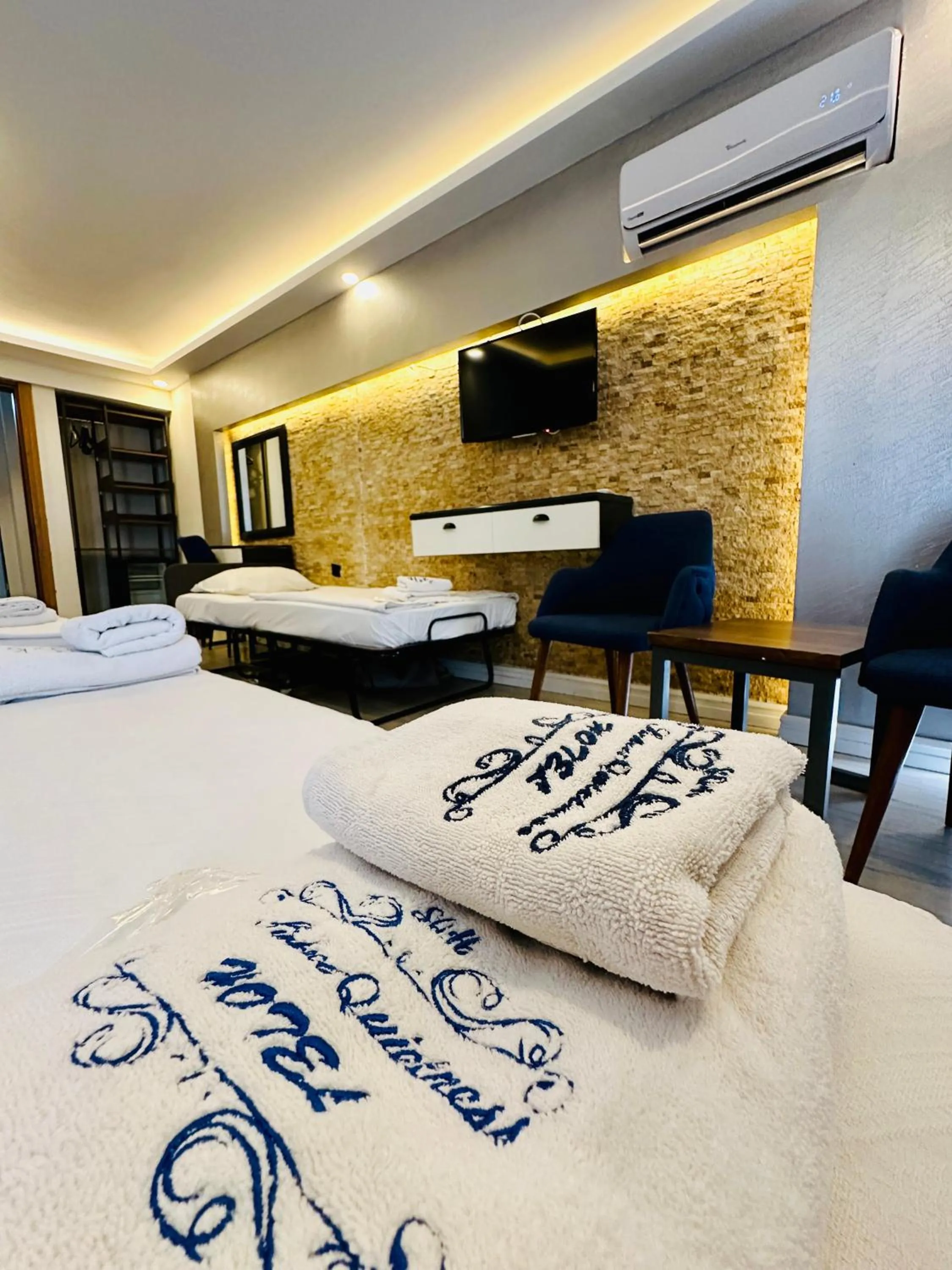 towels, Bed in Sirkeci Quietness Hotel