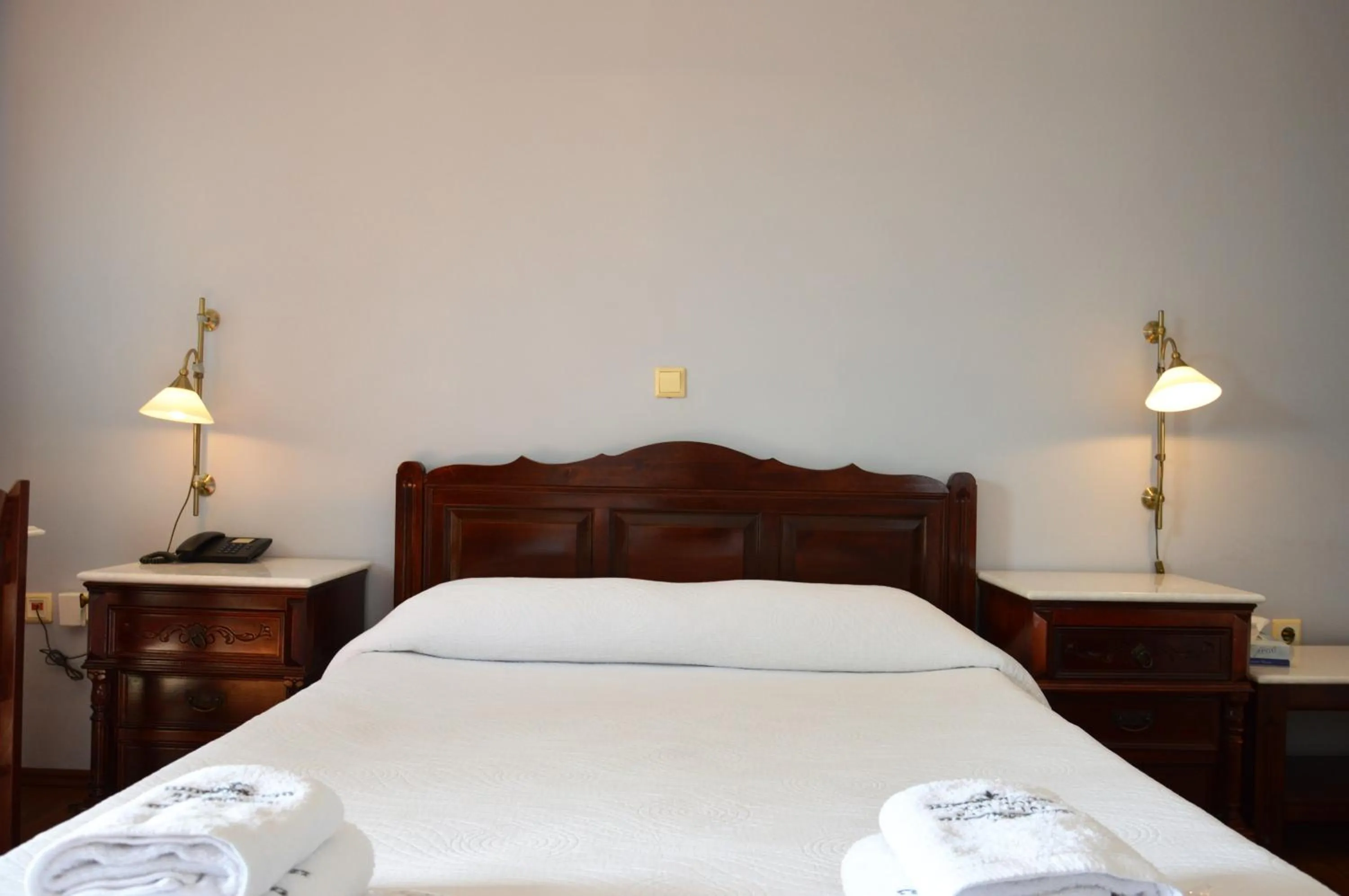 Photo of the whole room, Bed in Ilion Hotel