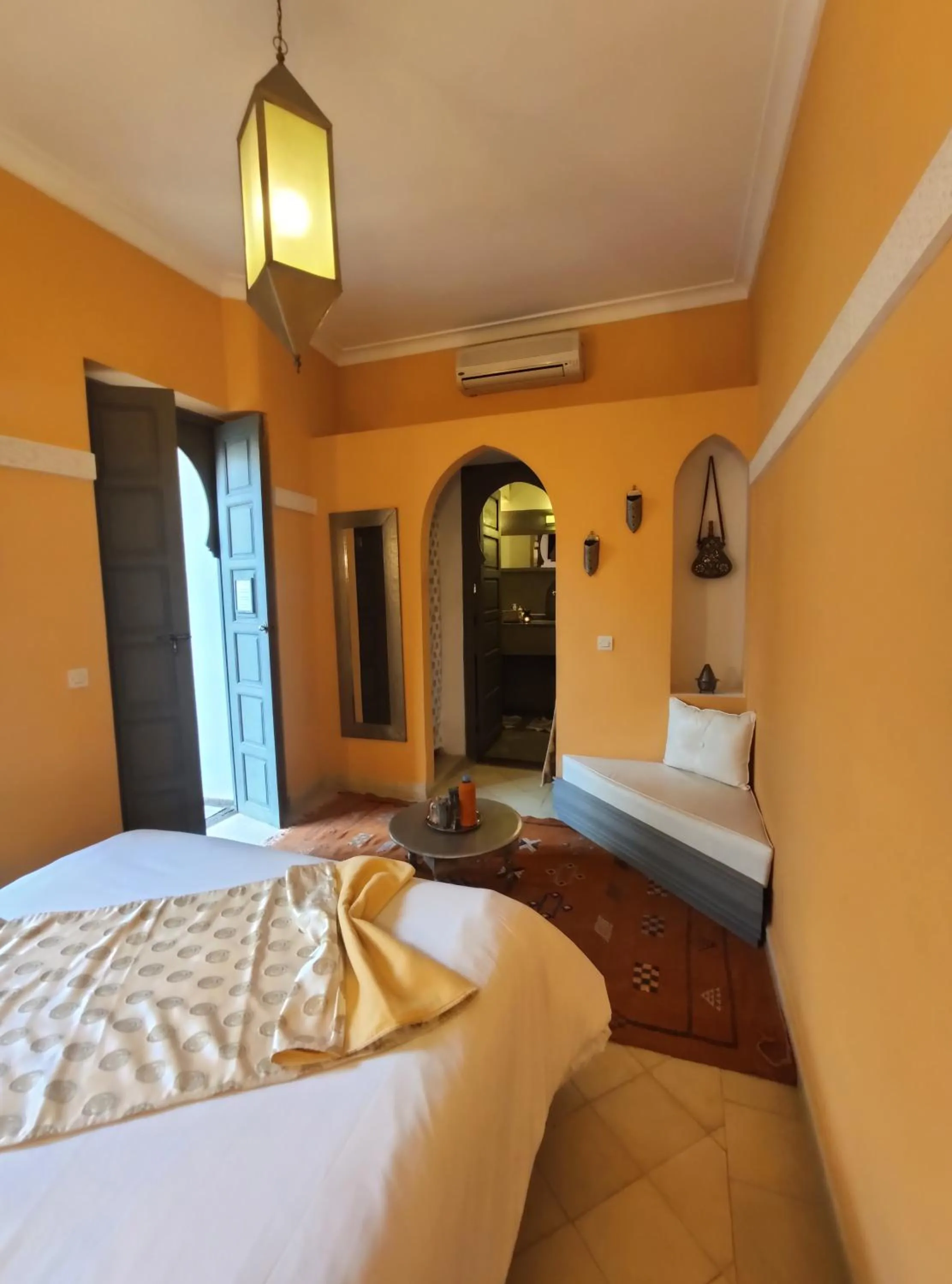 Photo of the whole room, Bed in Dar Andamaure