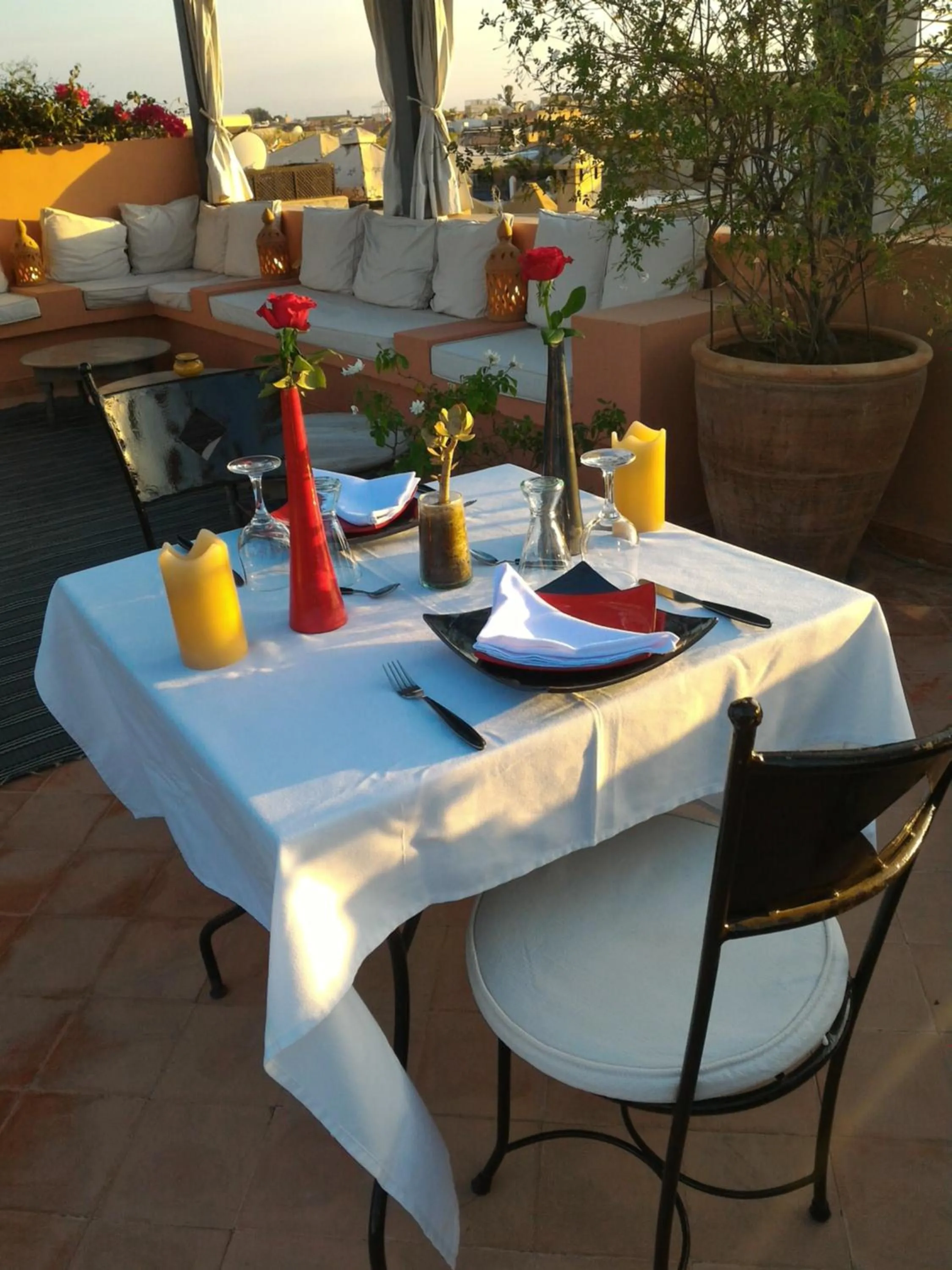 Restaurant/places to eat in Dar Andamaure