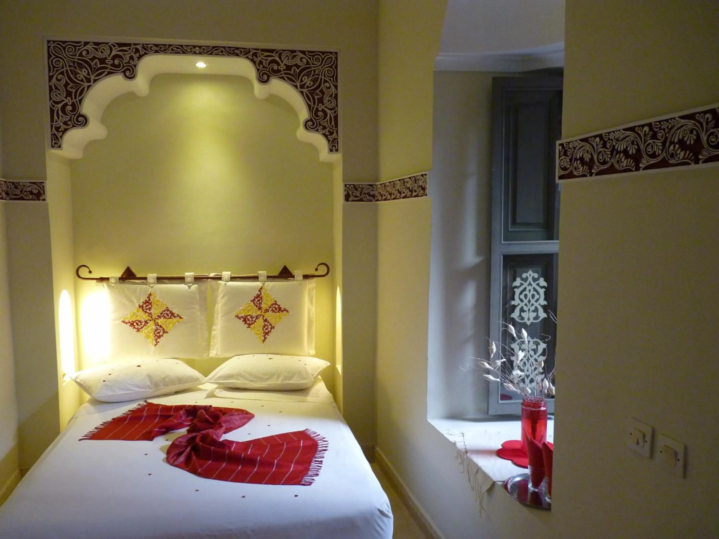 Photo of the whole room, Bed in Dar Andamaure