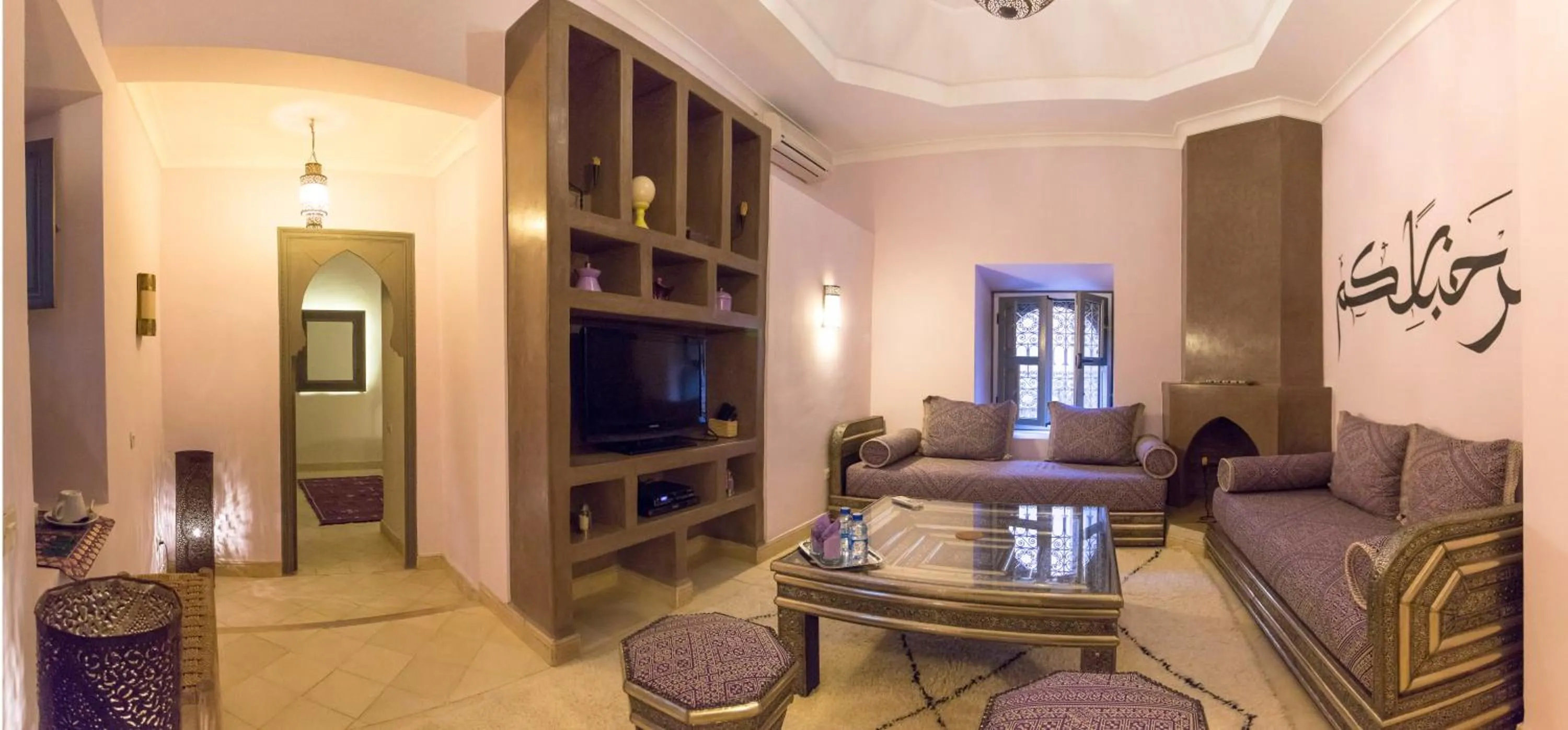 Photo of the whole room in Dar Andamaure