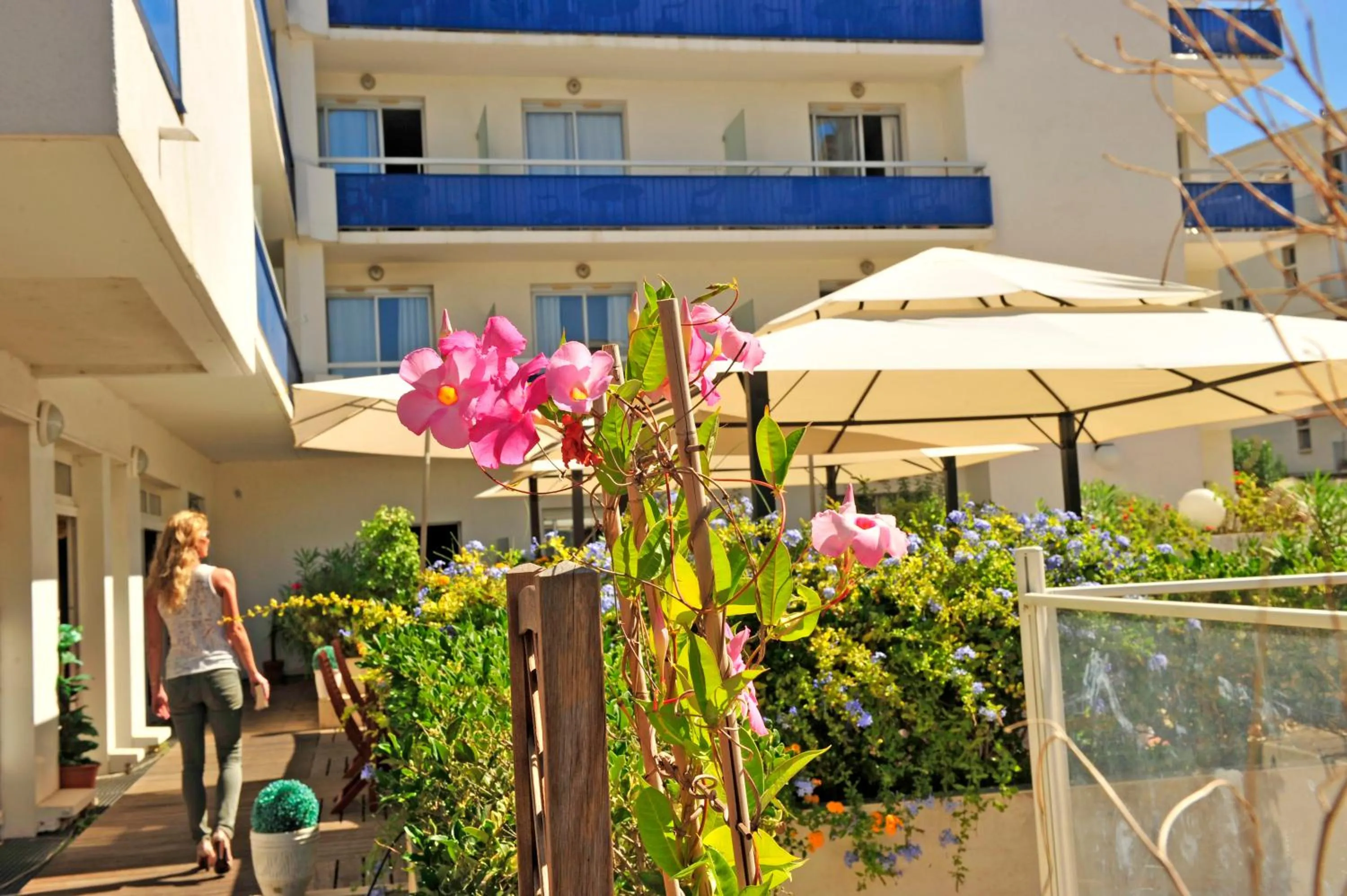 Facade/entrance in Appart'hôtel Goélia Sun City