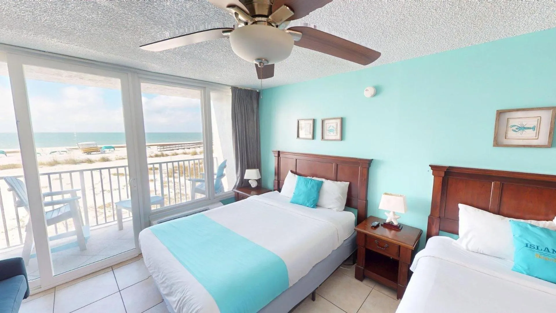 View (from property/room), Bed in Island Inn Beach Resort