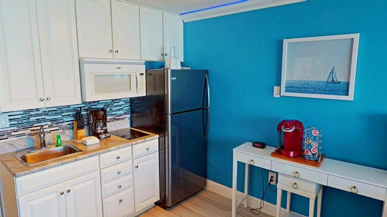 Kitchen or kitchenette in Island Inn Beach Resort