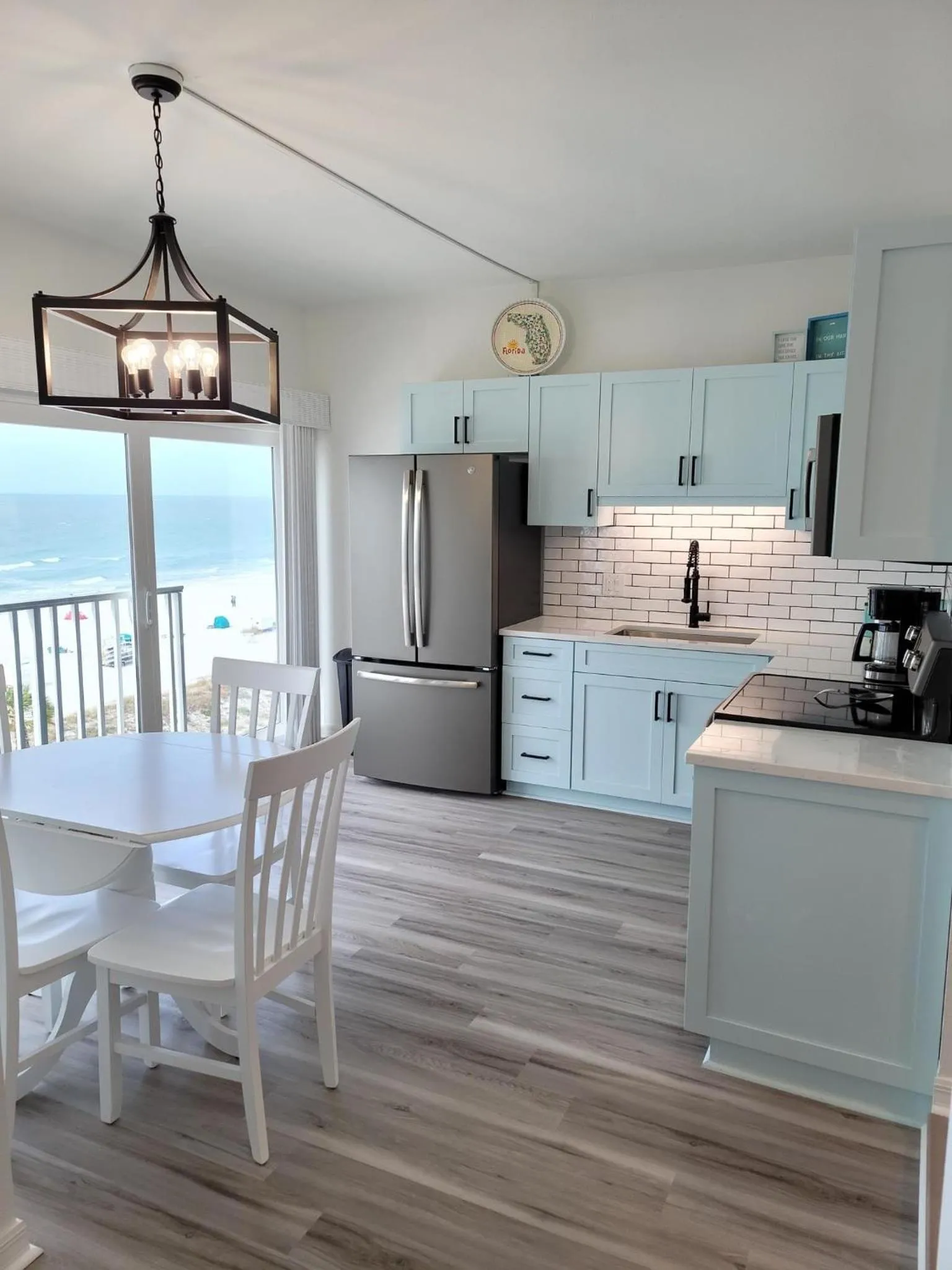 Kitchen or kitchenette in Island Inn Beach Resort