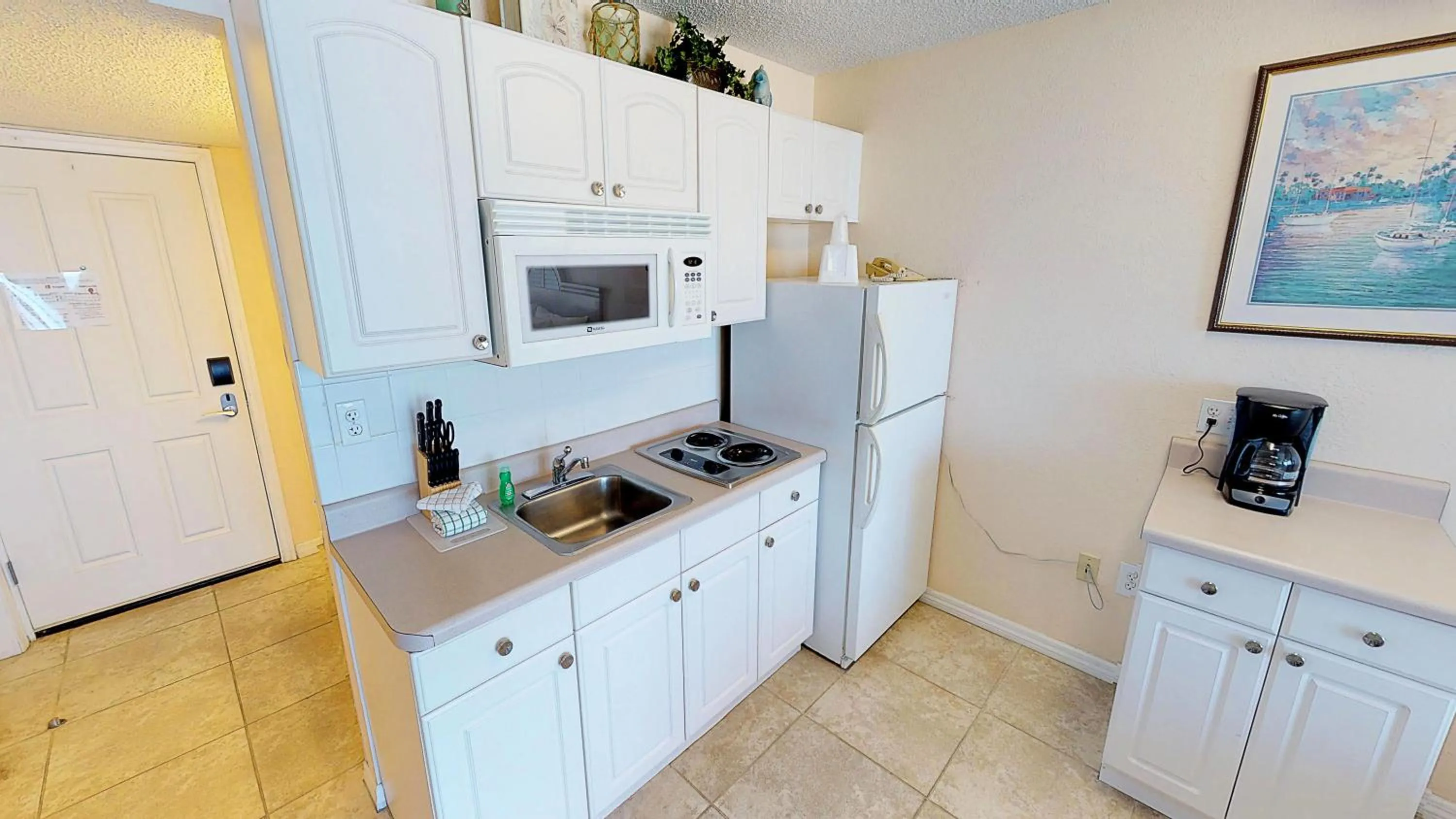 Kitchen or kitchenette in Island Inn Beach Resort