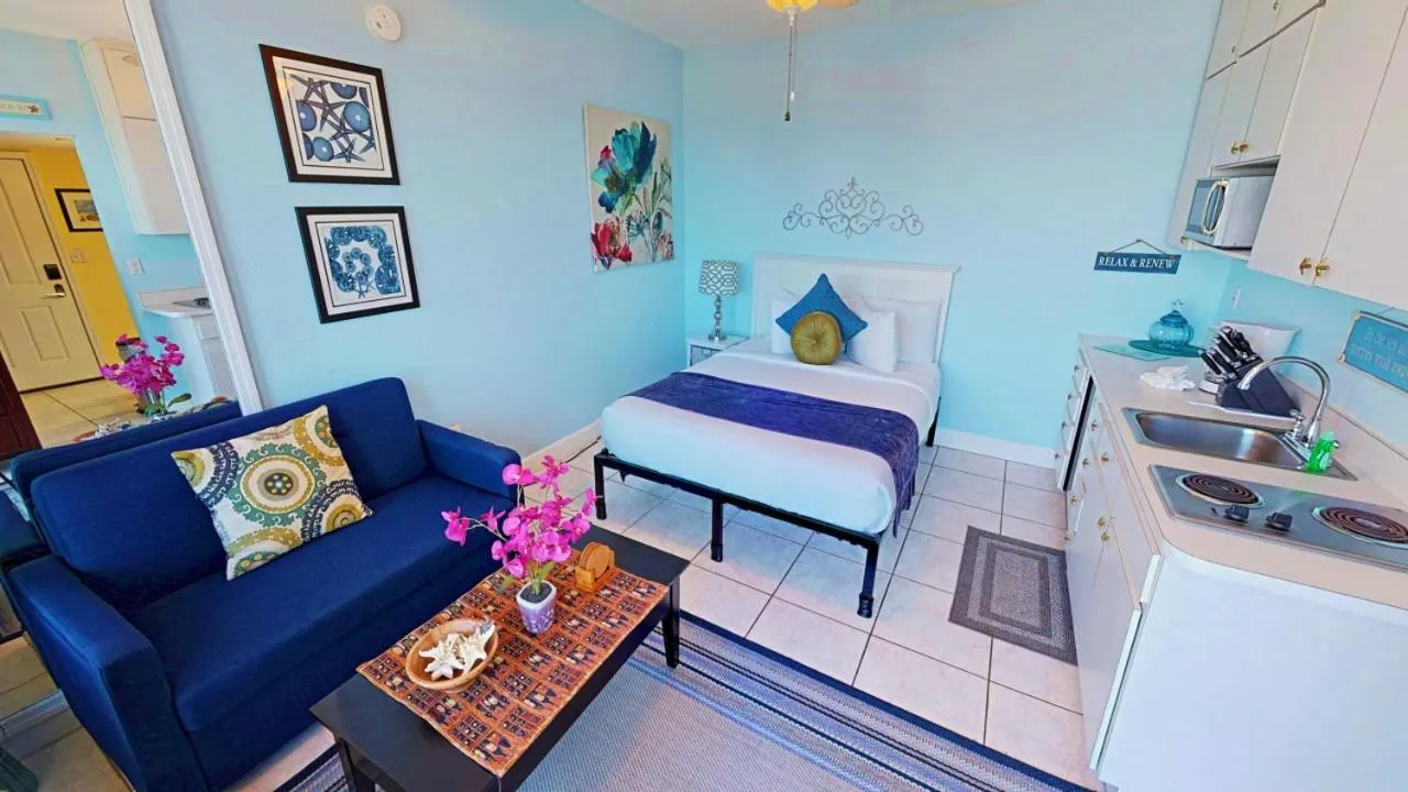 Bed in Island Inn Beach Resort