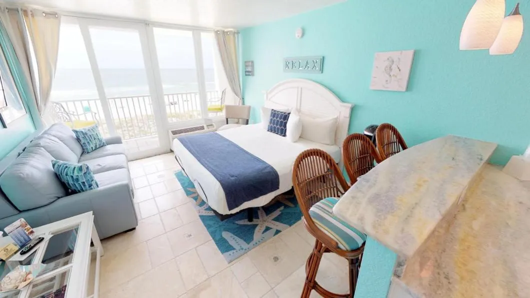 Bedroom in Island Inn Beach Resort